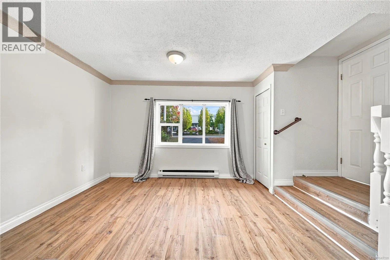 141 Jensen Ave E