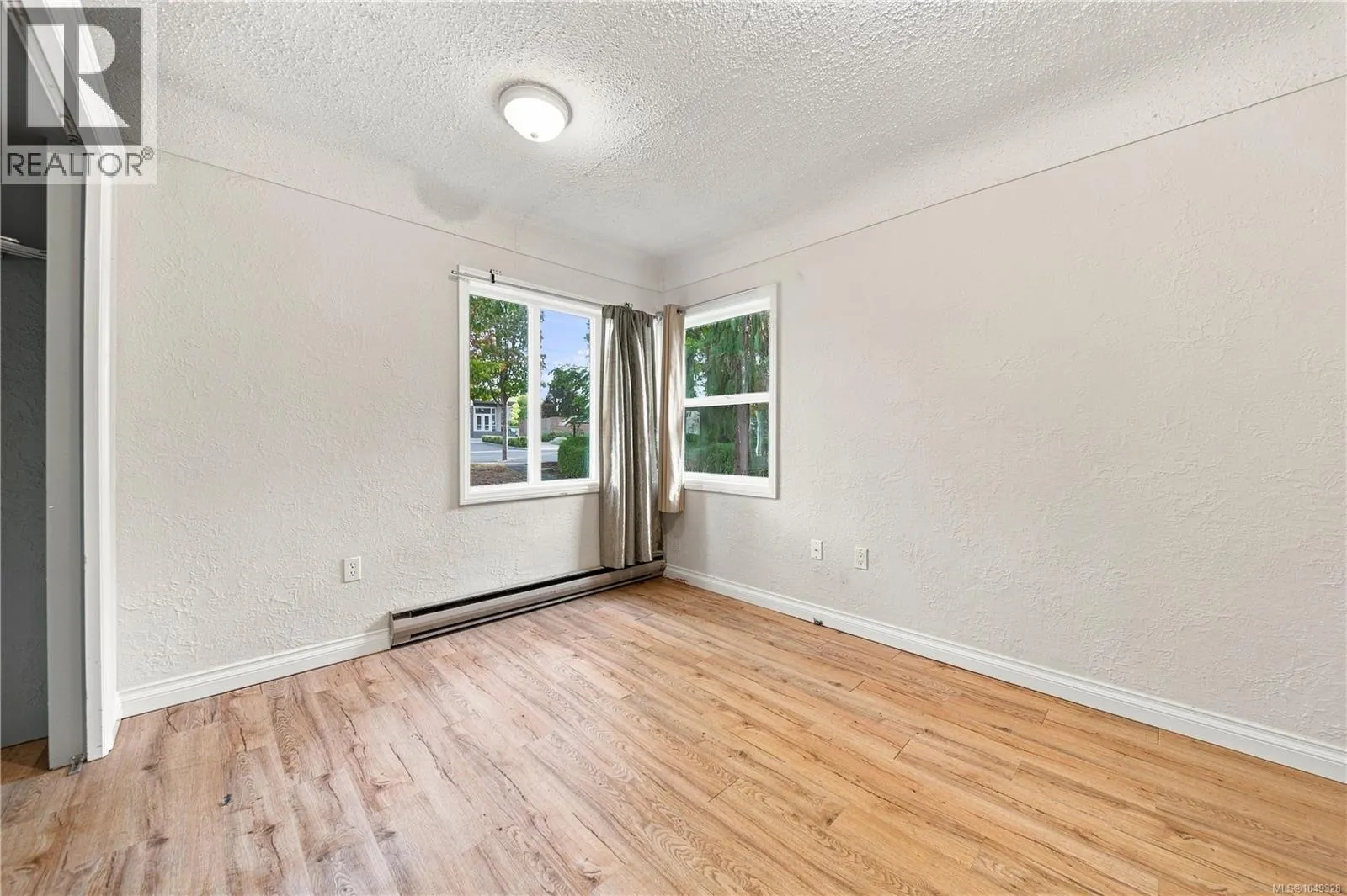 141 Jensen Ave E