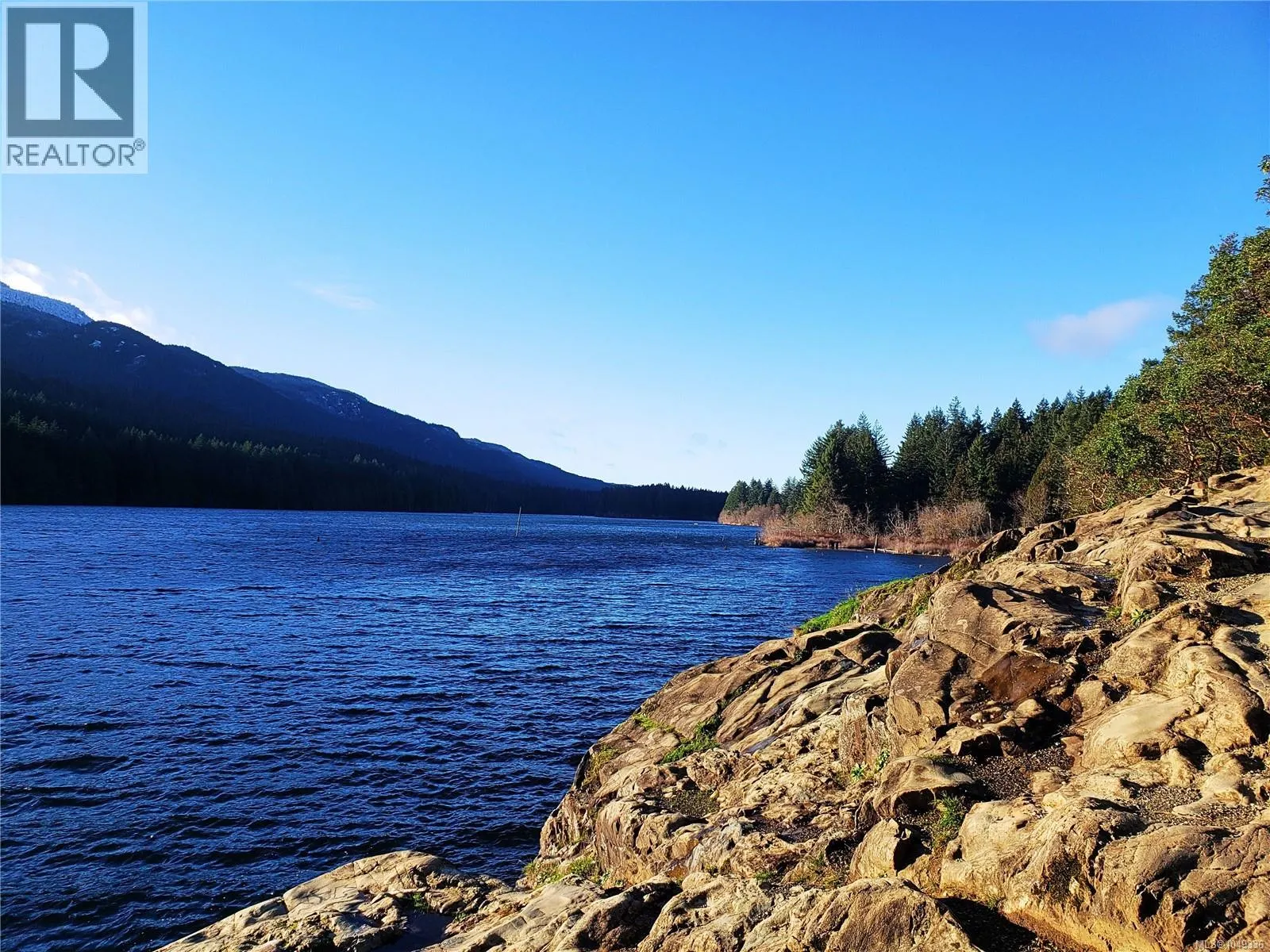 1105 Woss Lake Dr