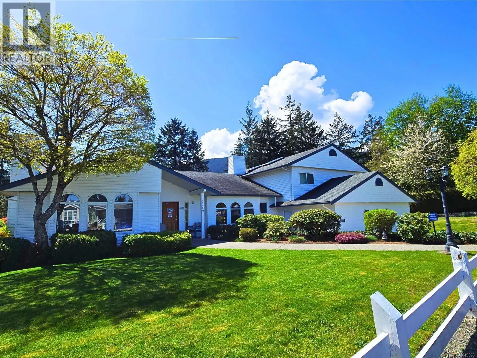 1105 Woss Lake Dr