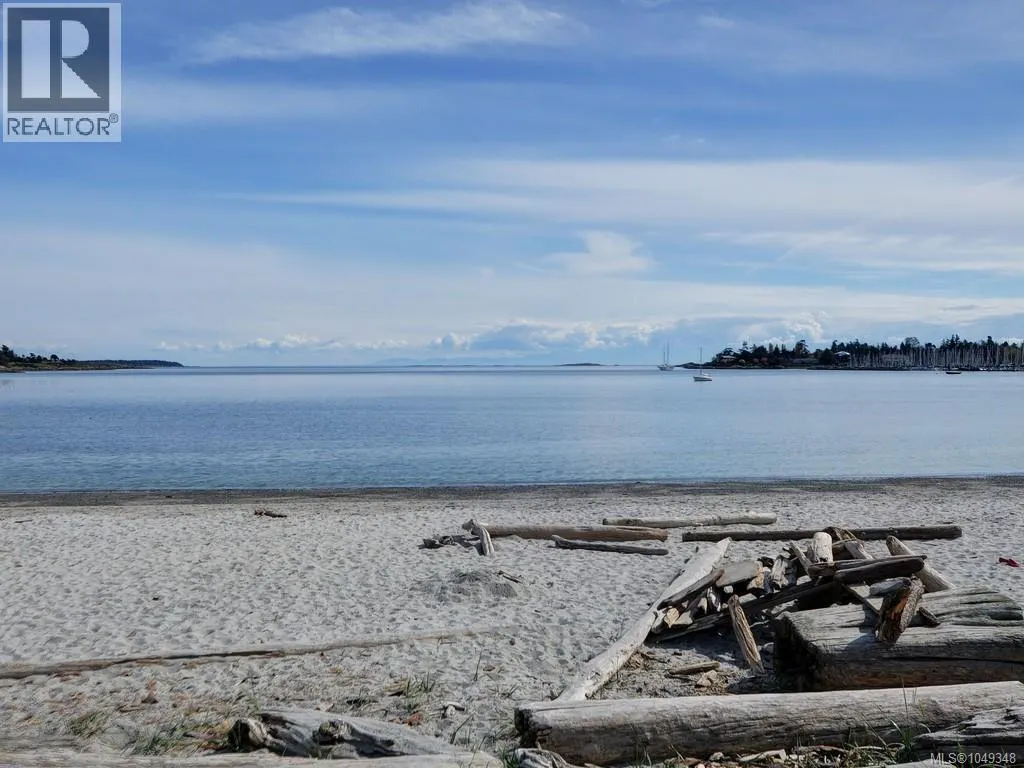 3656 Cadboro Bay Rd