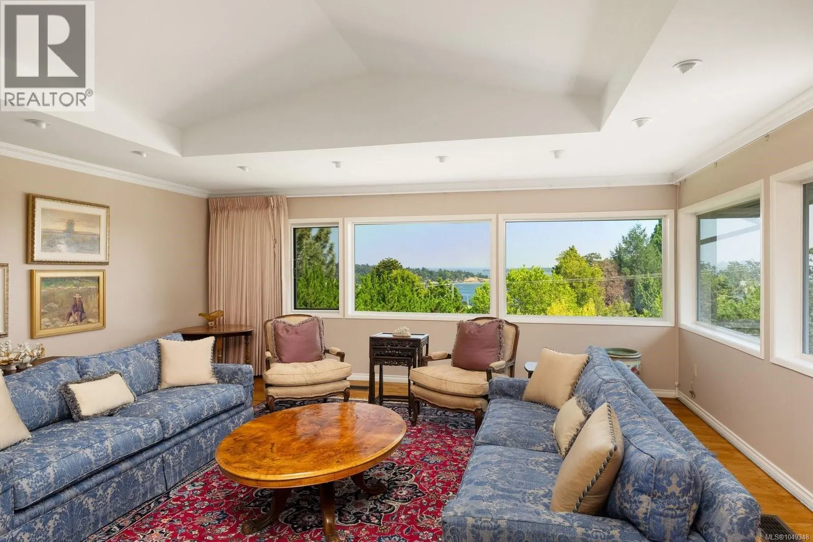 3656 Cadboro Bay Rd