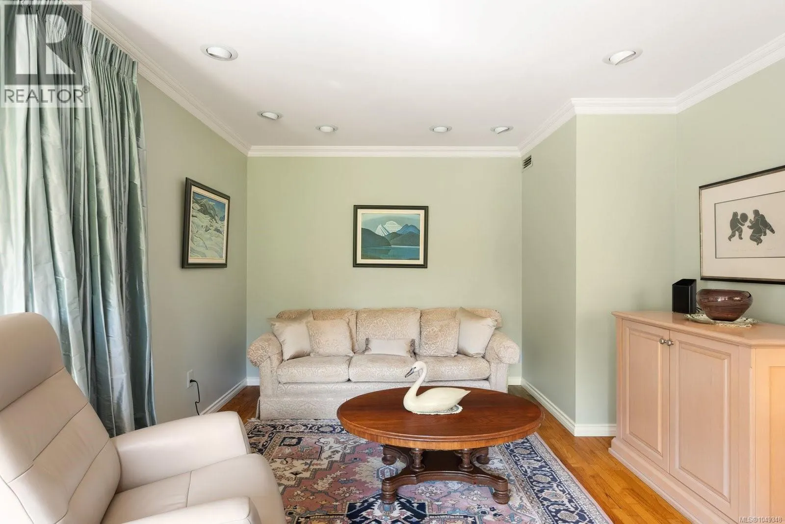 3656 Cadboro Bay Rd