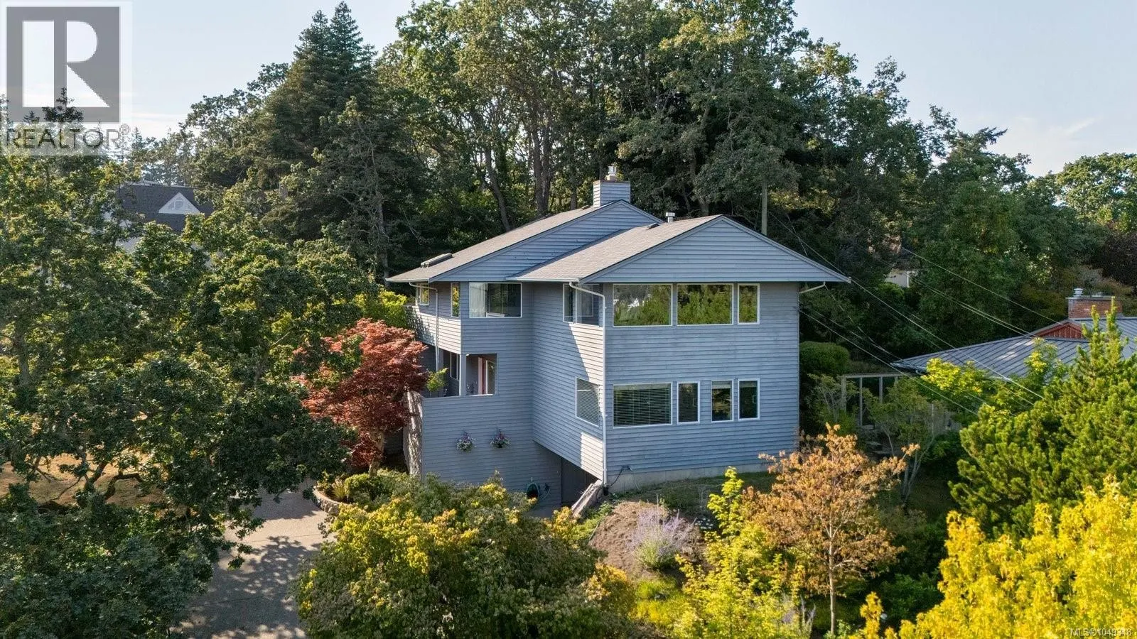 3656 Cadboro Bay Rd