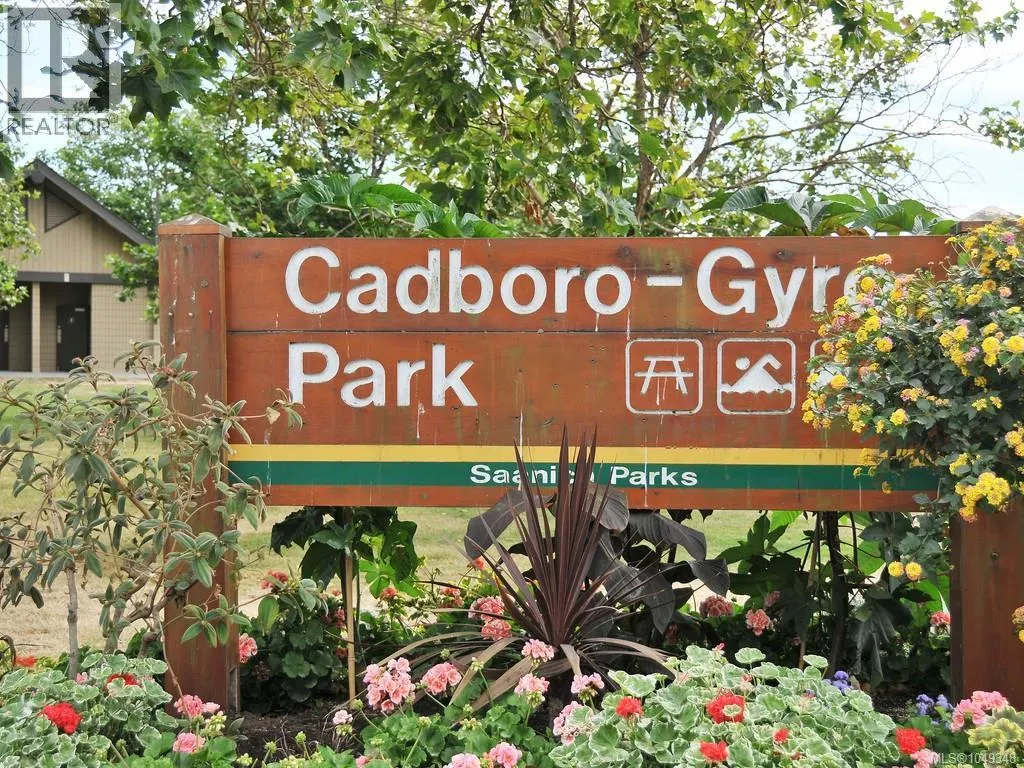 3656 Cadboro Bay Rd