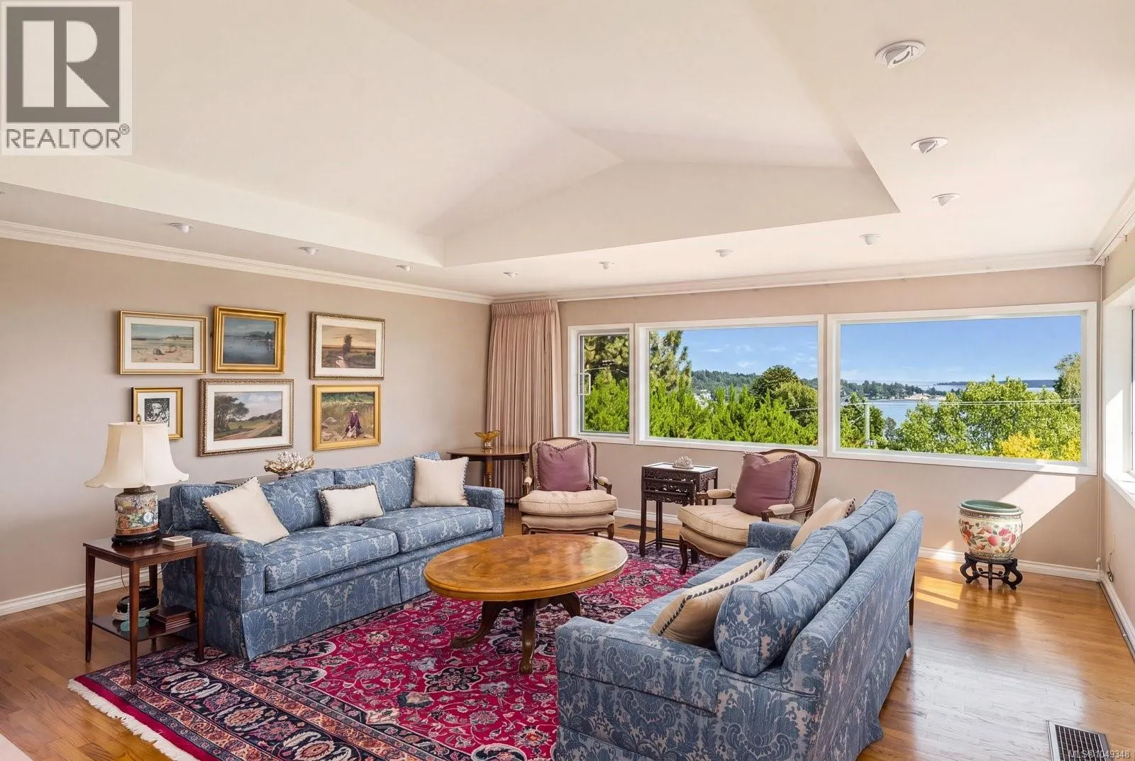 3656 Cadboro Bay Rd