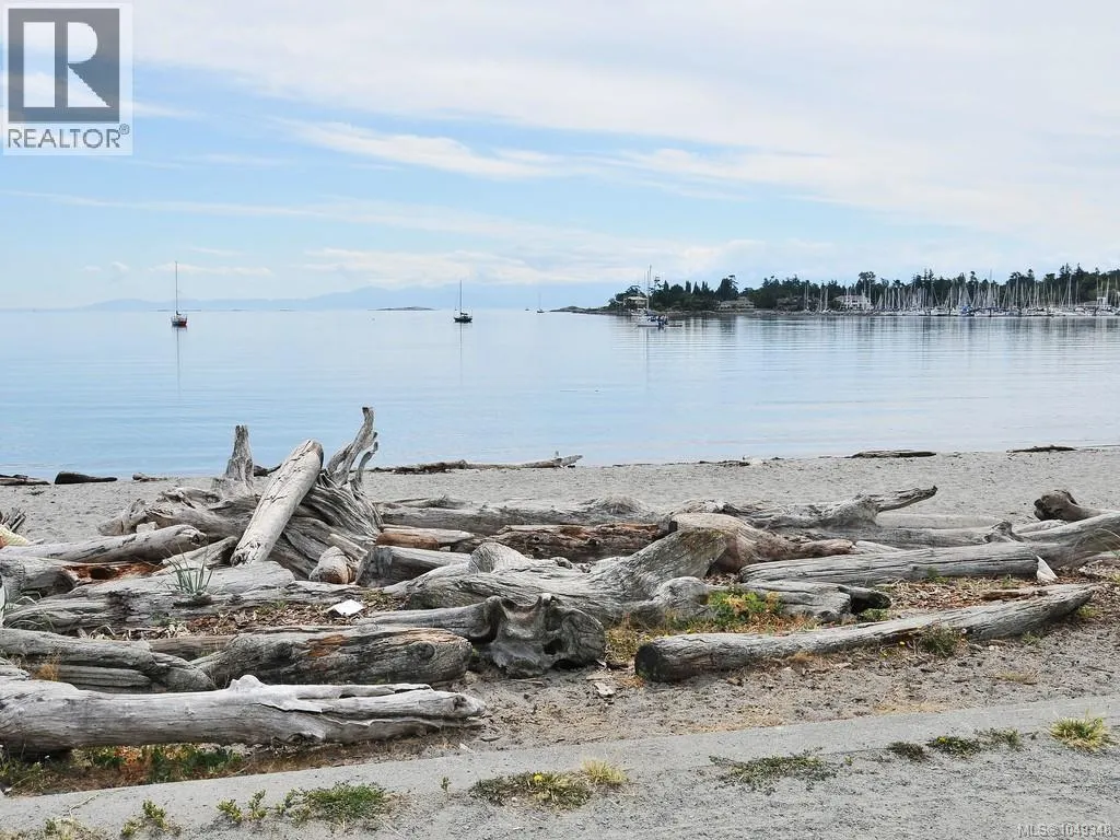 3656 Cadboro Bay Rd