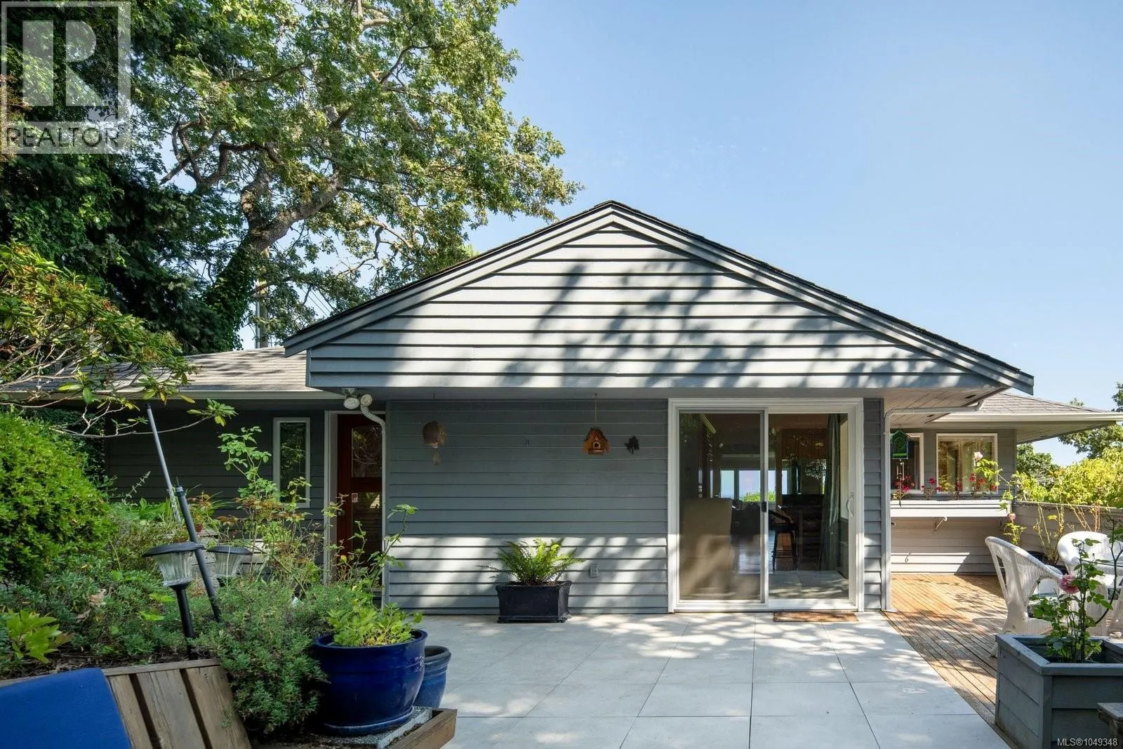 3656 Cadboro Bay Rd