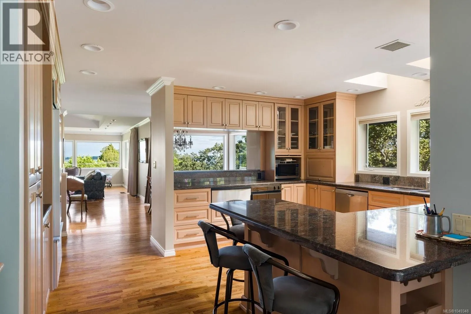 3656 Cadboro Bay Rd