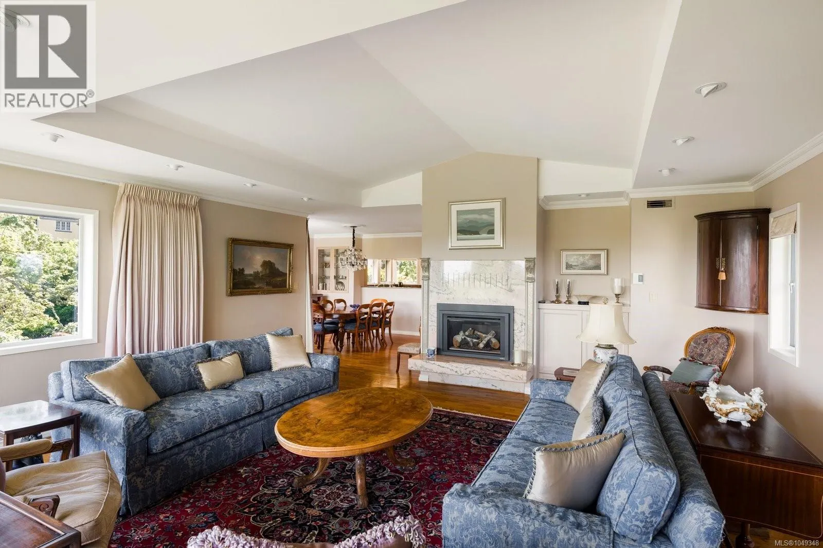 3656 Cadboro Bay Rd