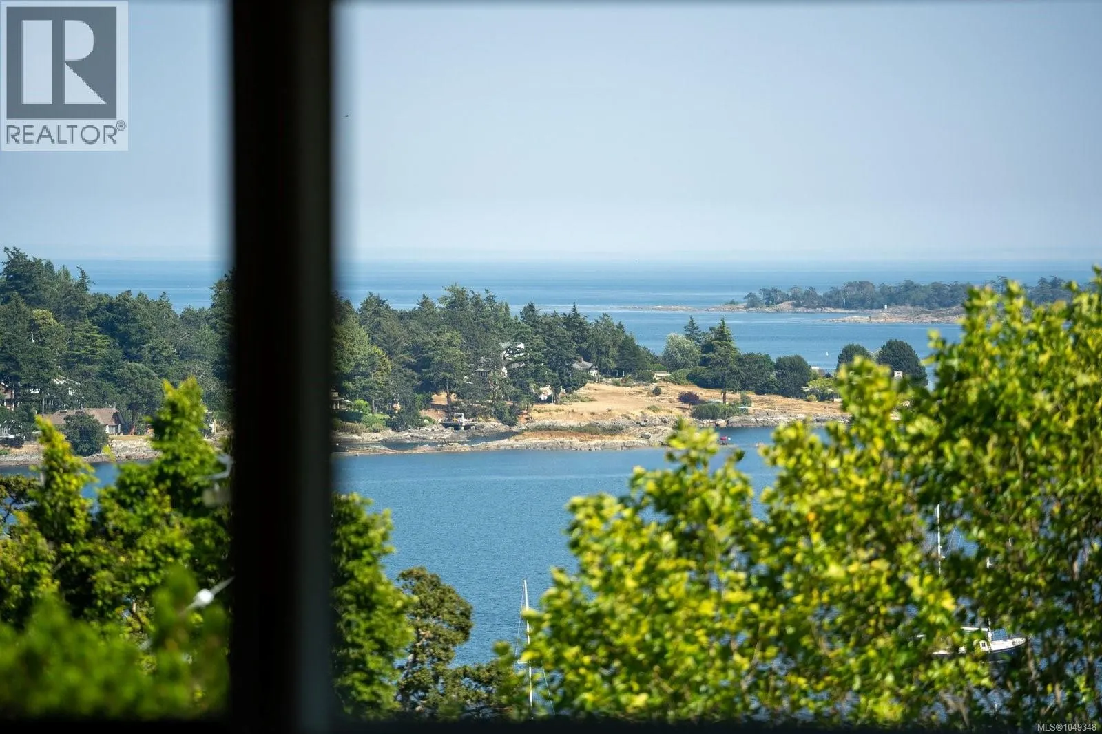 3656 Cadboro Bay Rd