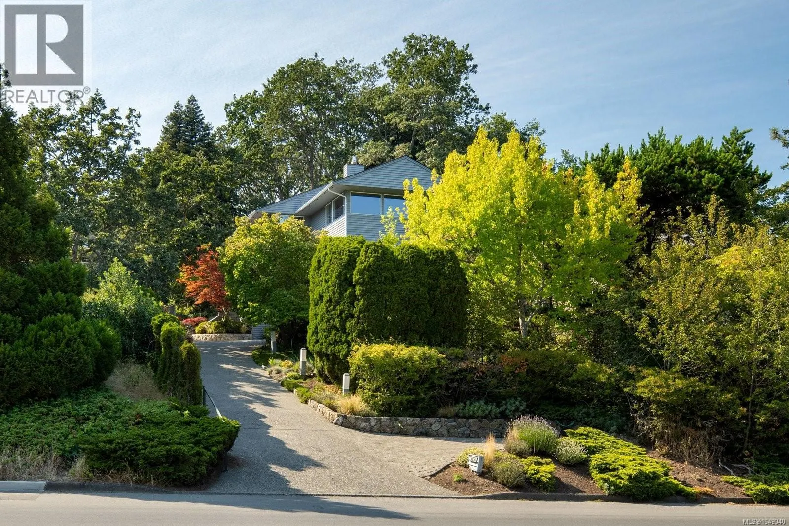 3656 Cadboro Bay Rd