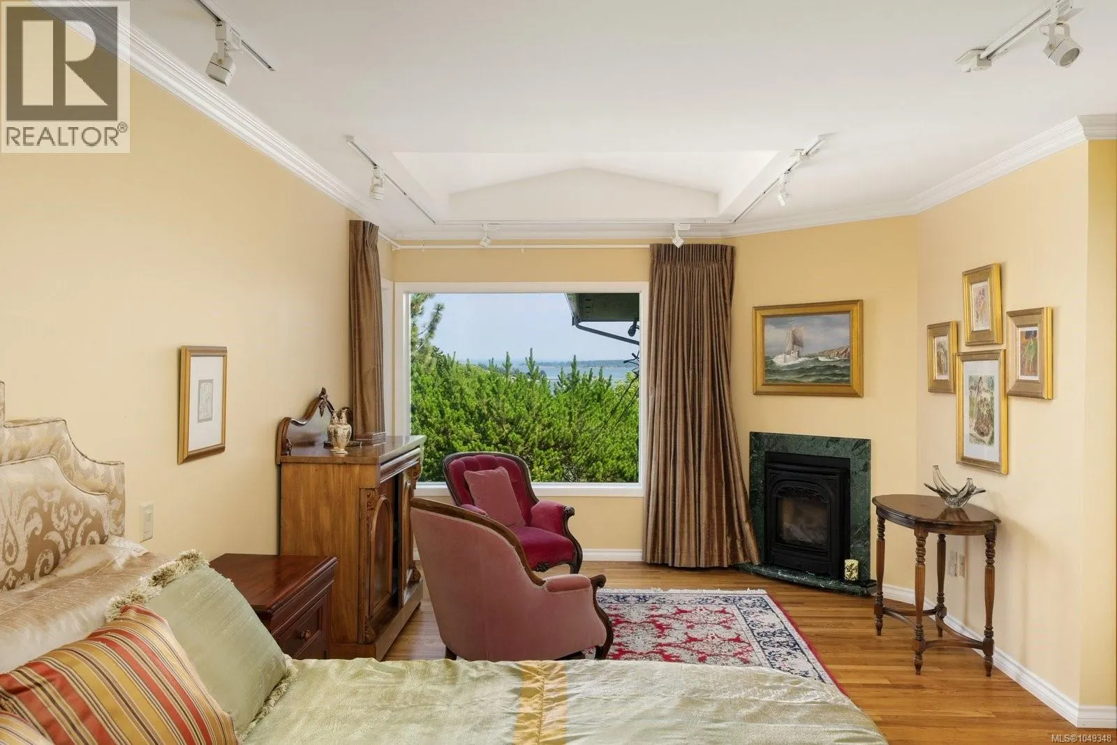 3656 Cadboro Bay Rd