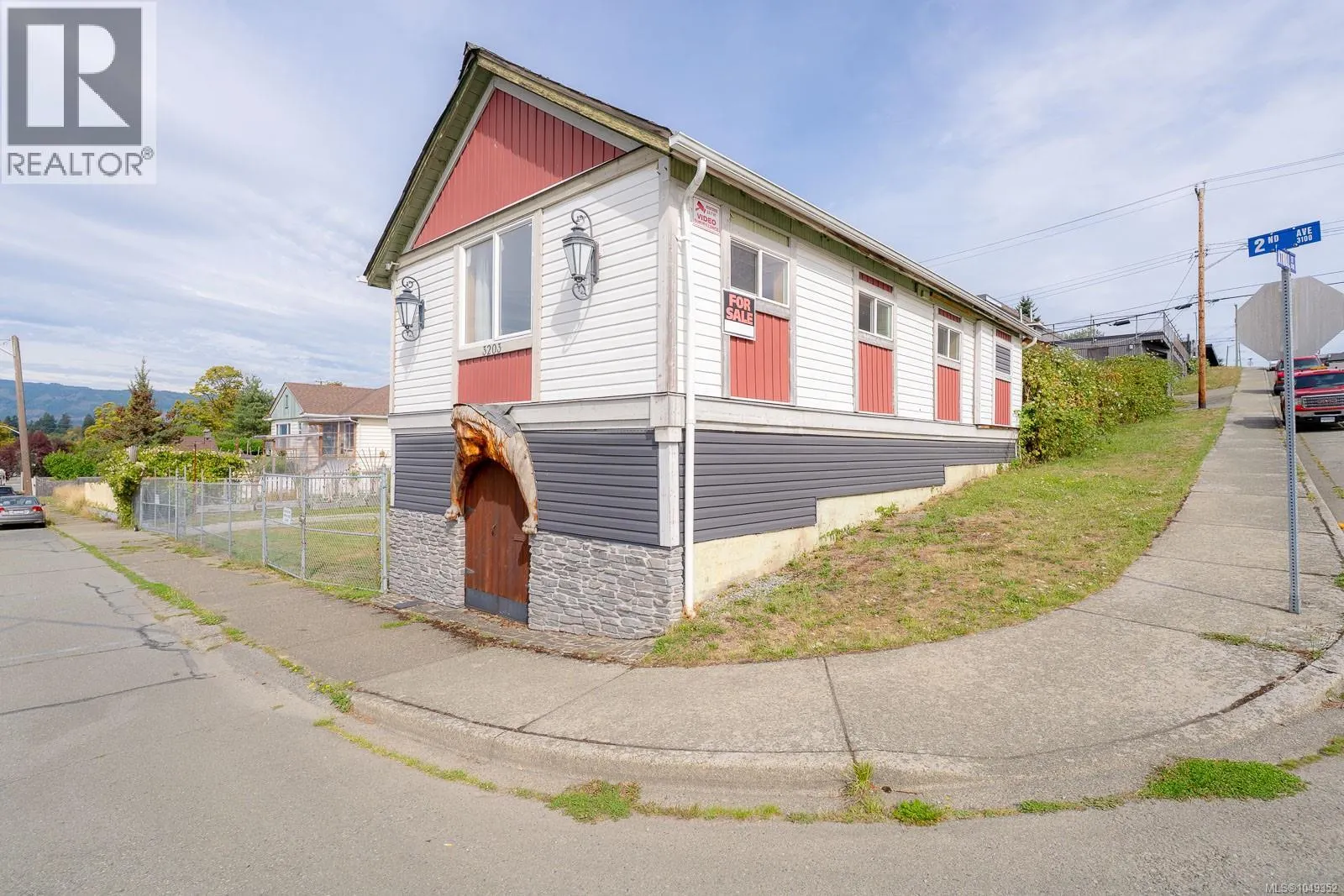 3203 & 3211 2nd Ave
