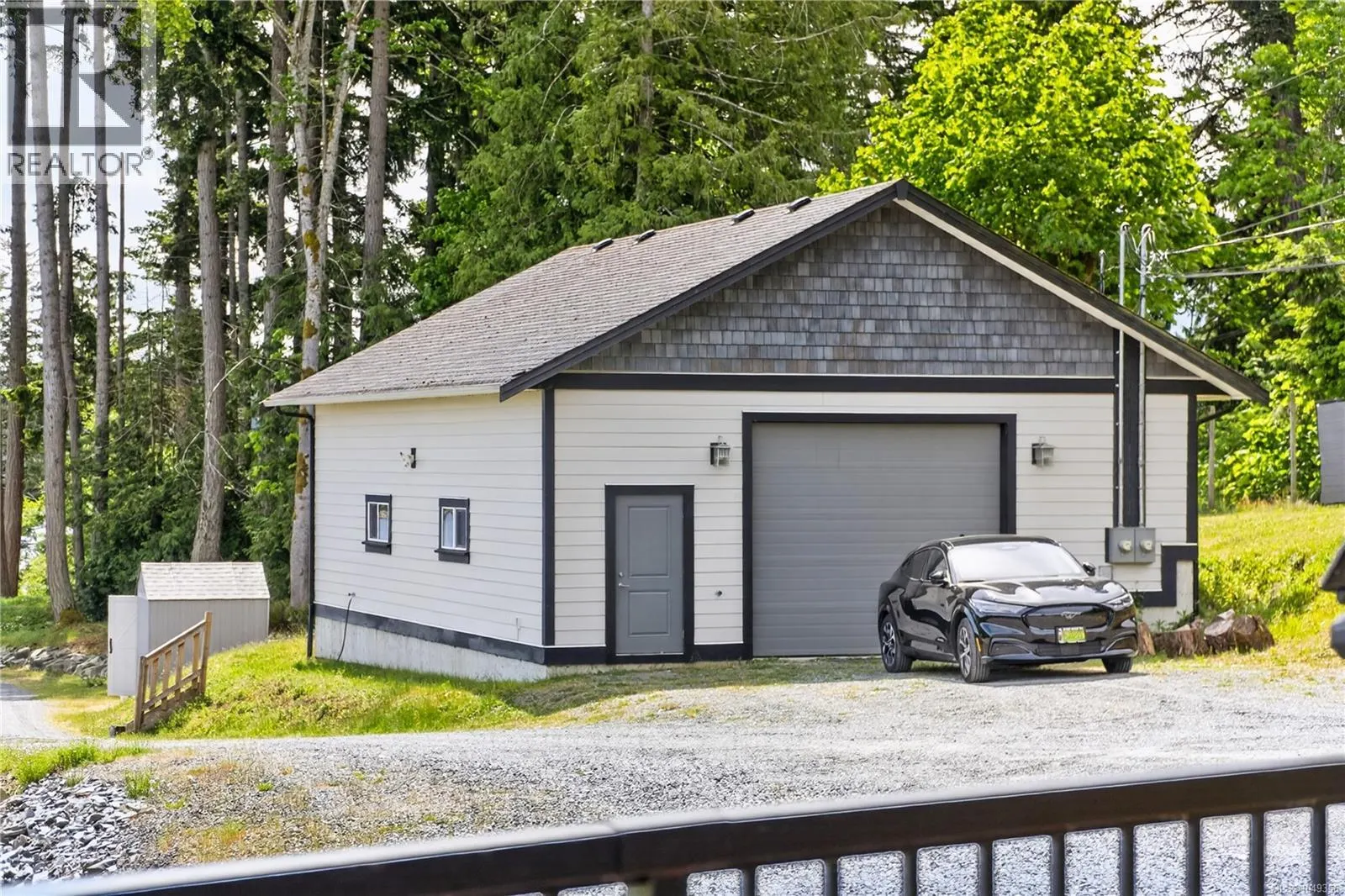 6495/6499 Doumont Rd