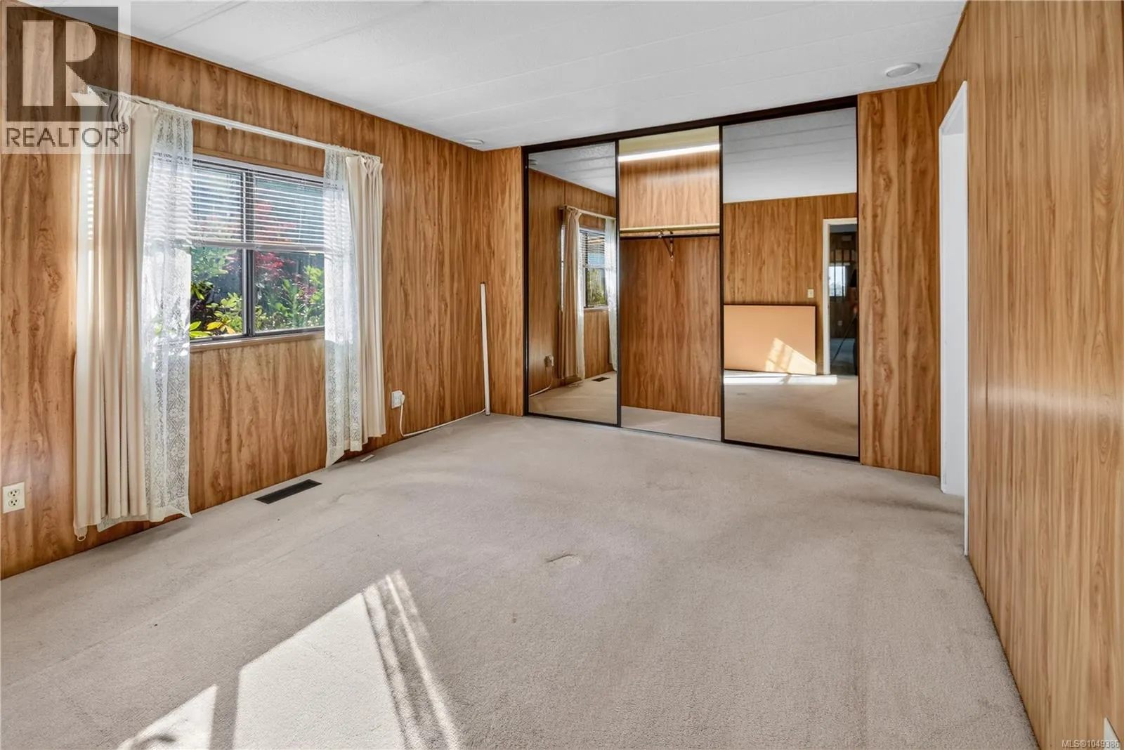 110 6325 Metral Dr