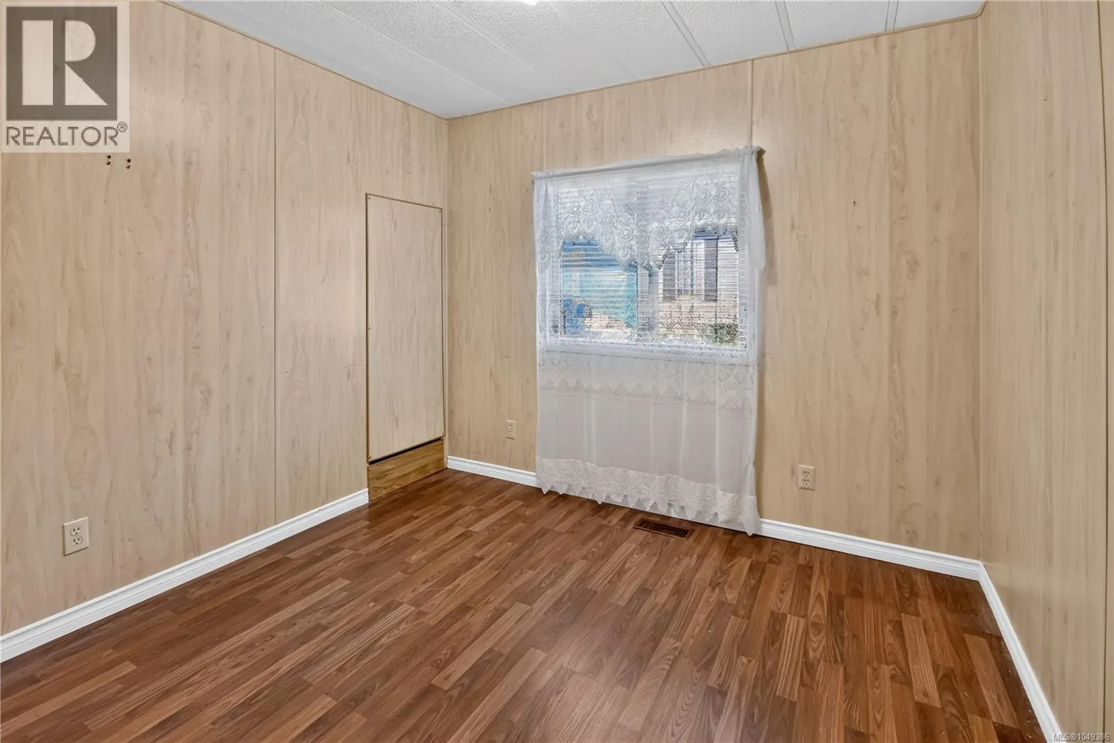 110 6325 Metral Dr