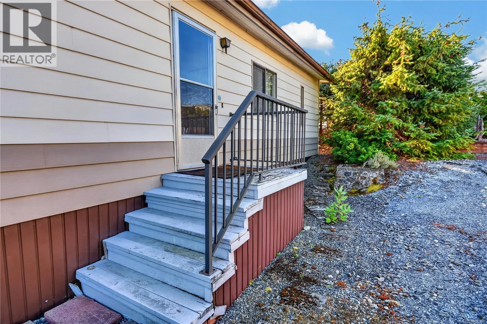 110 6325 Metral Dr