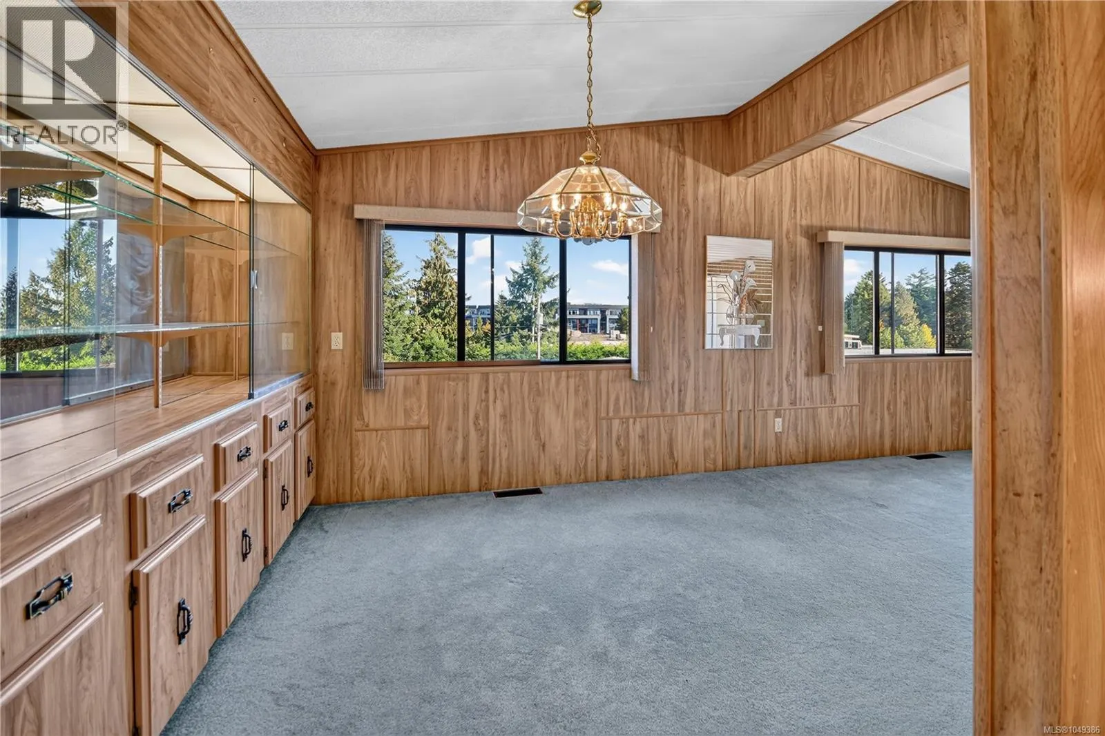 110 6325 Metral Dr