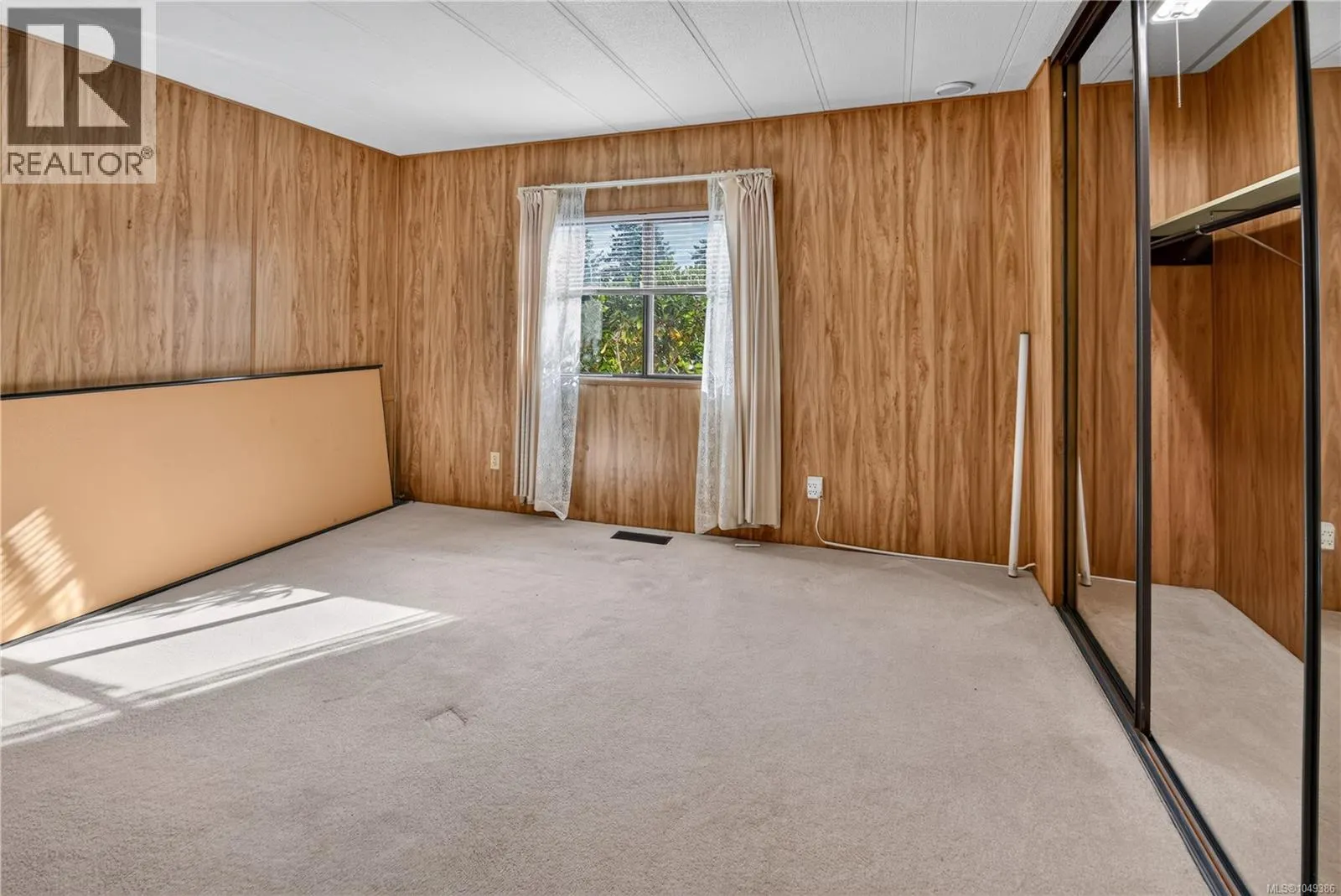 110 6325 Metral Dr