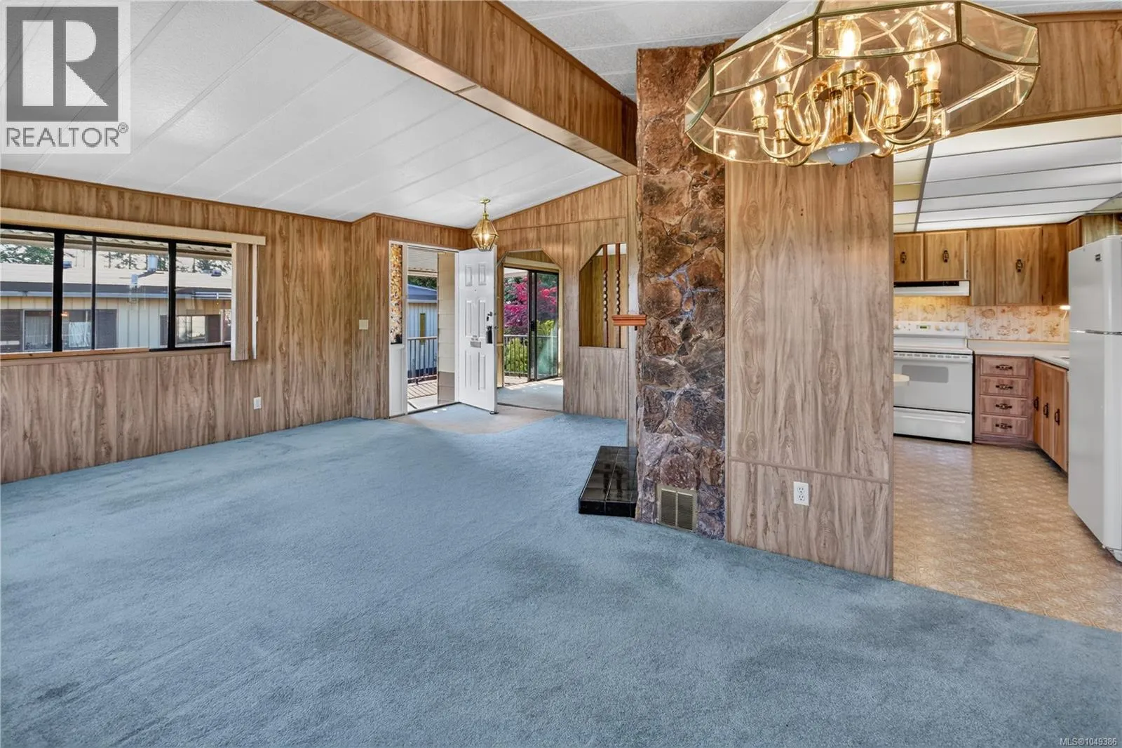 110 6325 Metral Dr
