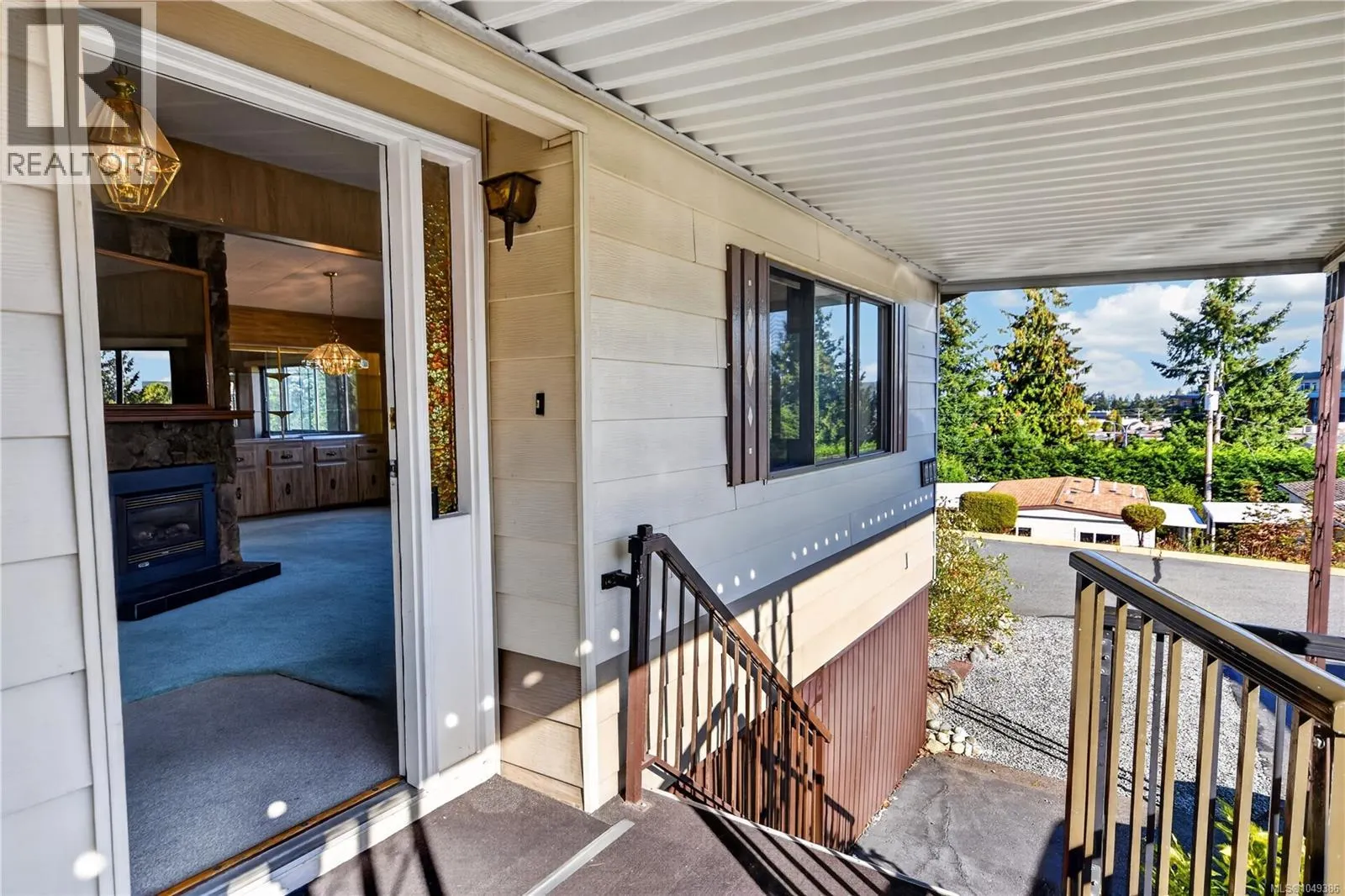 110 6325 Metral Dr