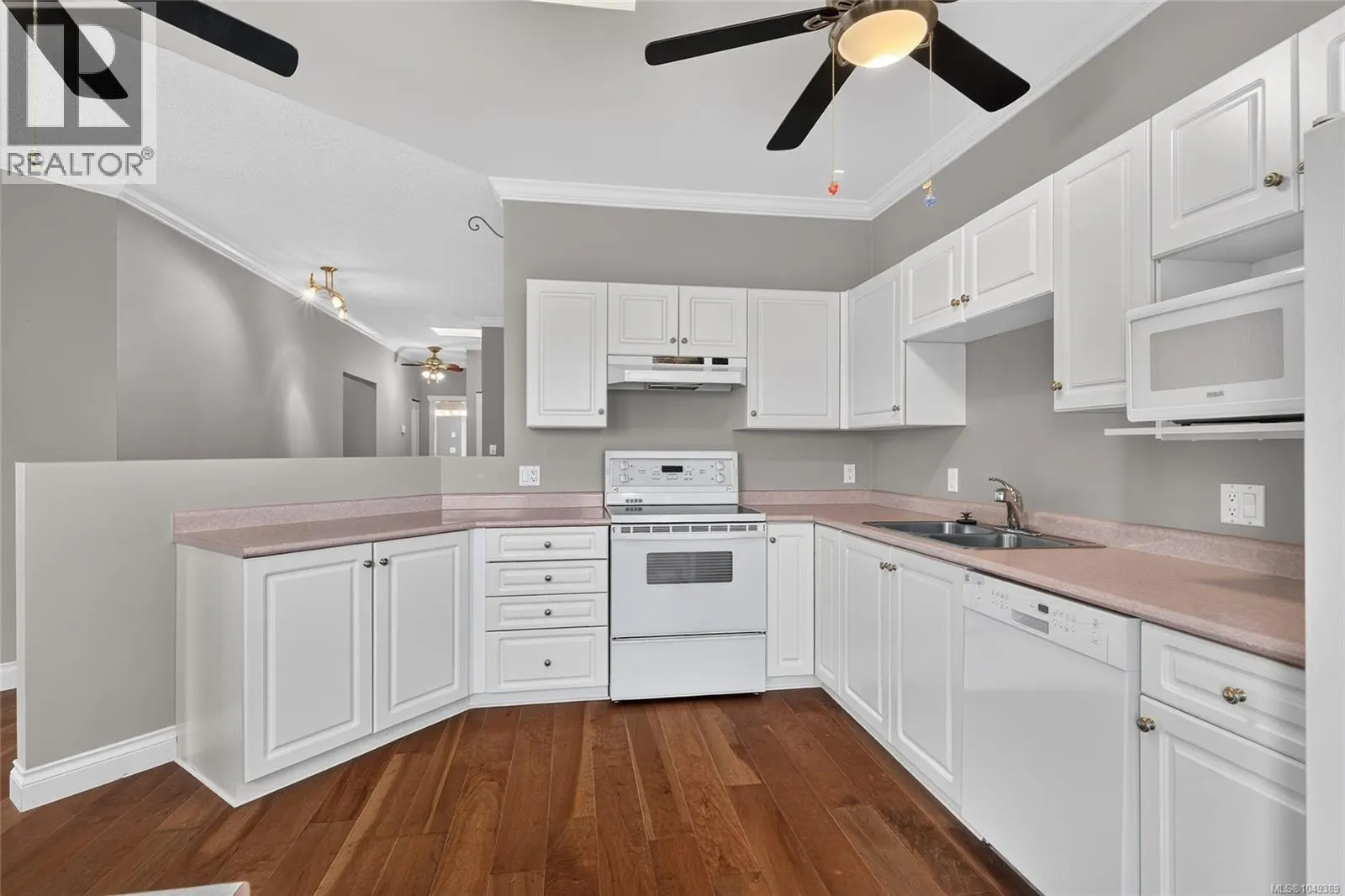 410 220 Island Hwy W