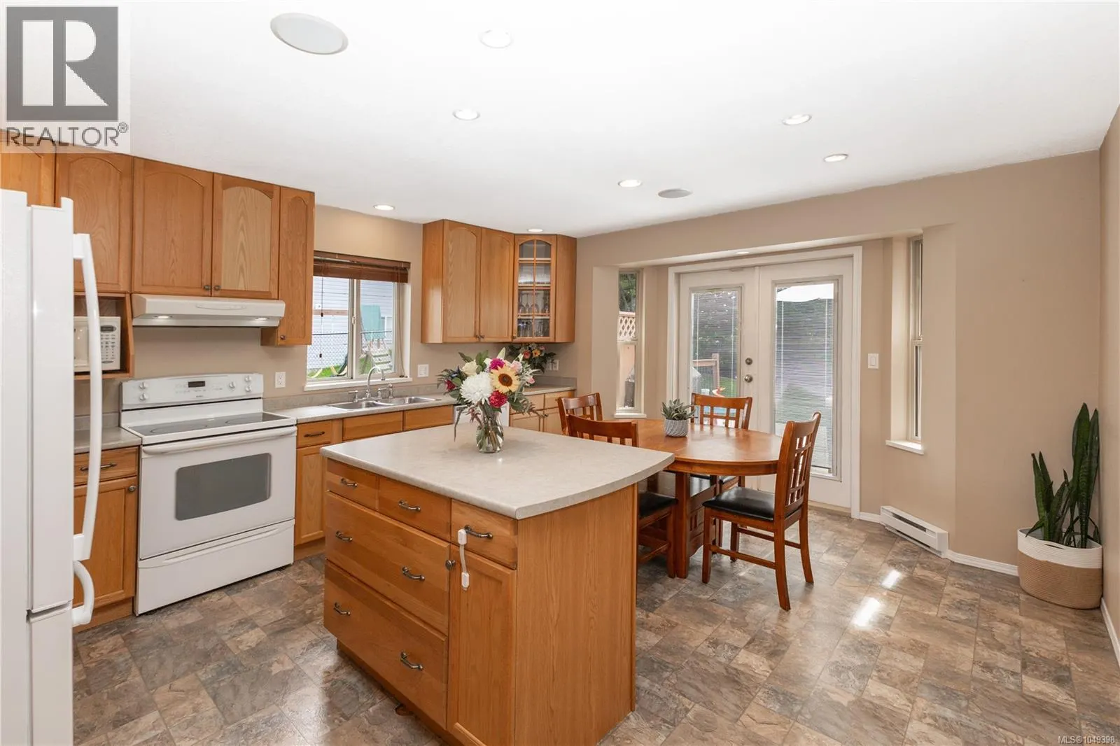 809 Willowcrest Rd