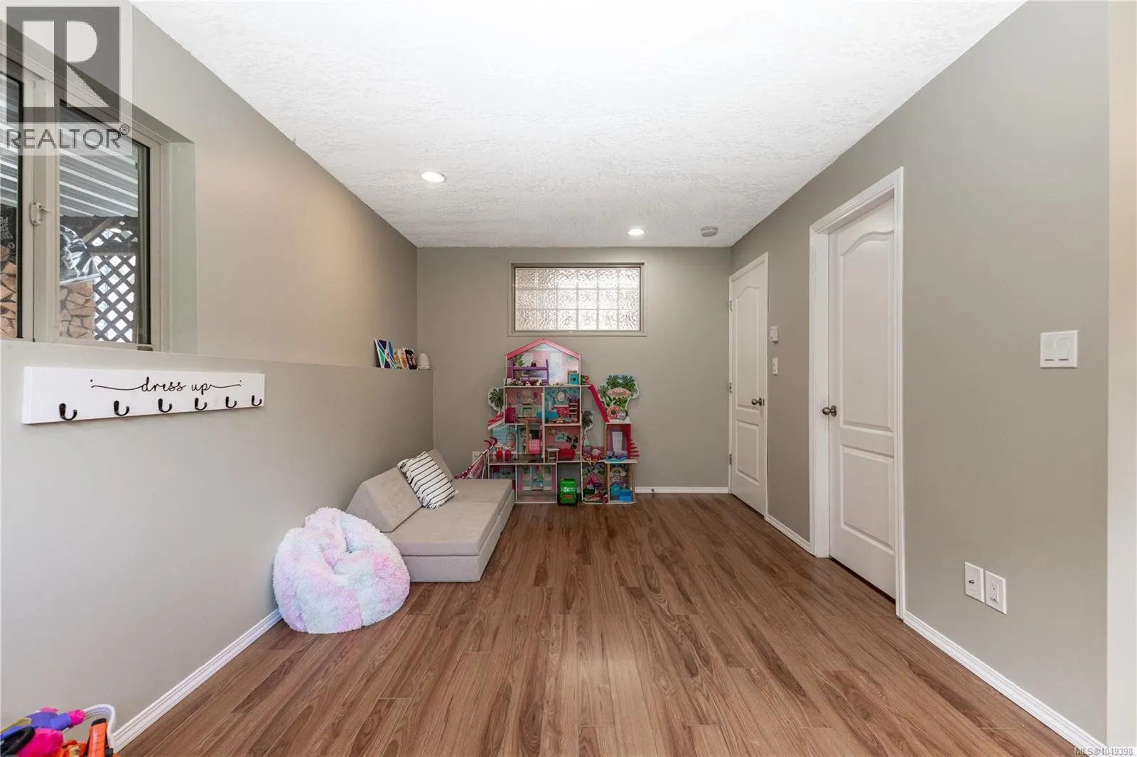 809 Willowcrest Rd