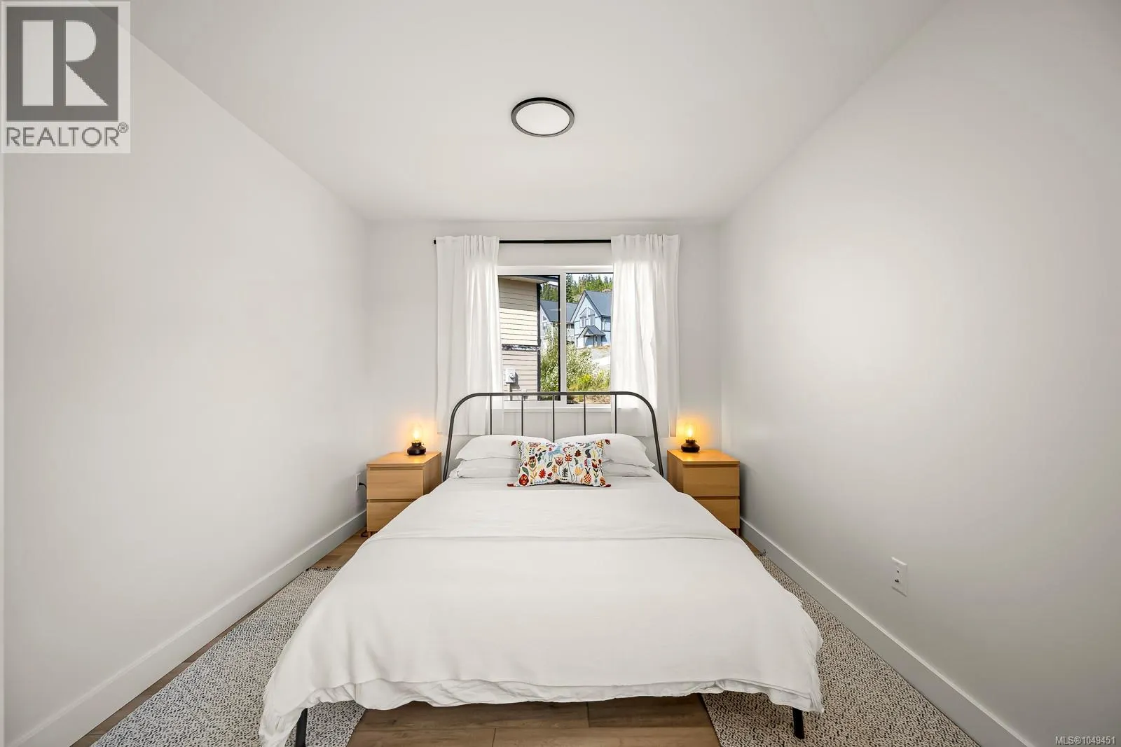 425 Arrowsmith Ridge
