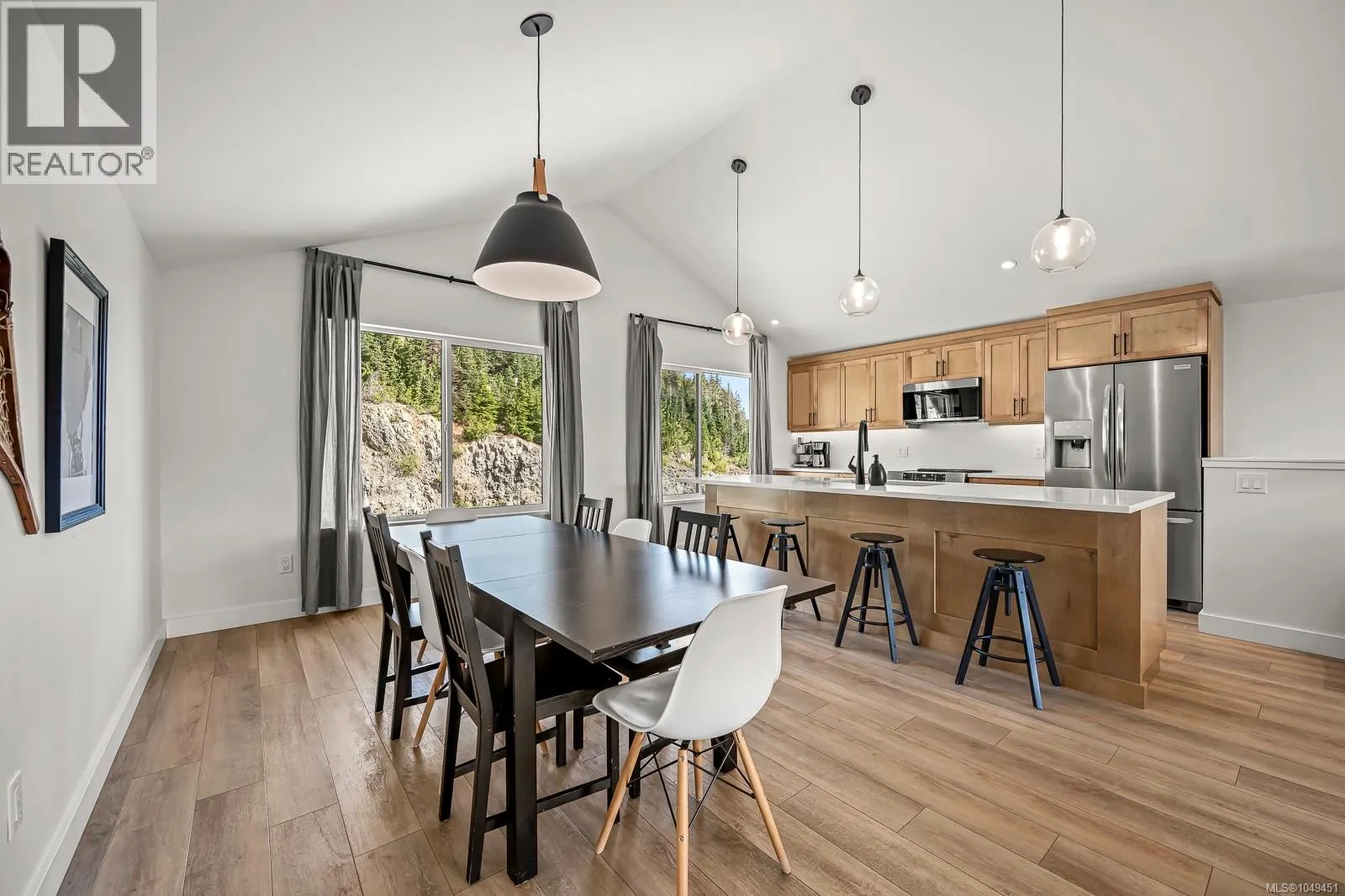 425 Arrowsmith Ridge