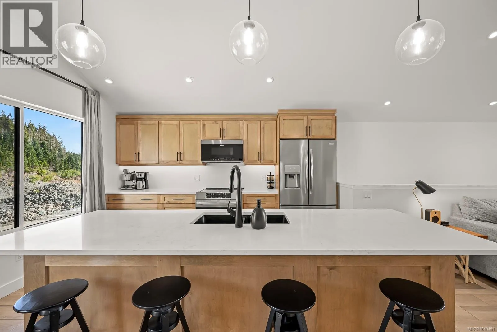 425 Arrowsmith Ridge