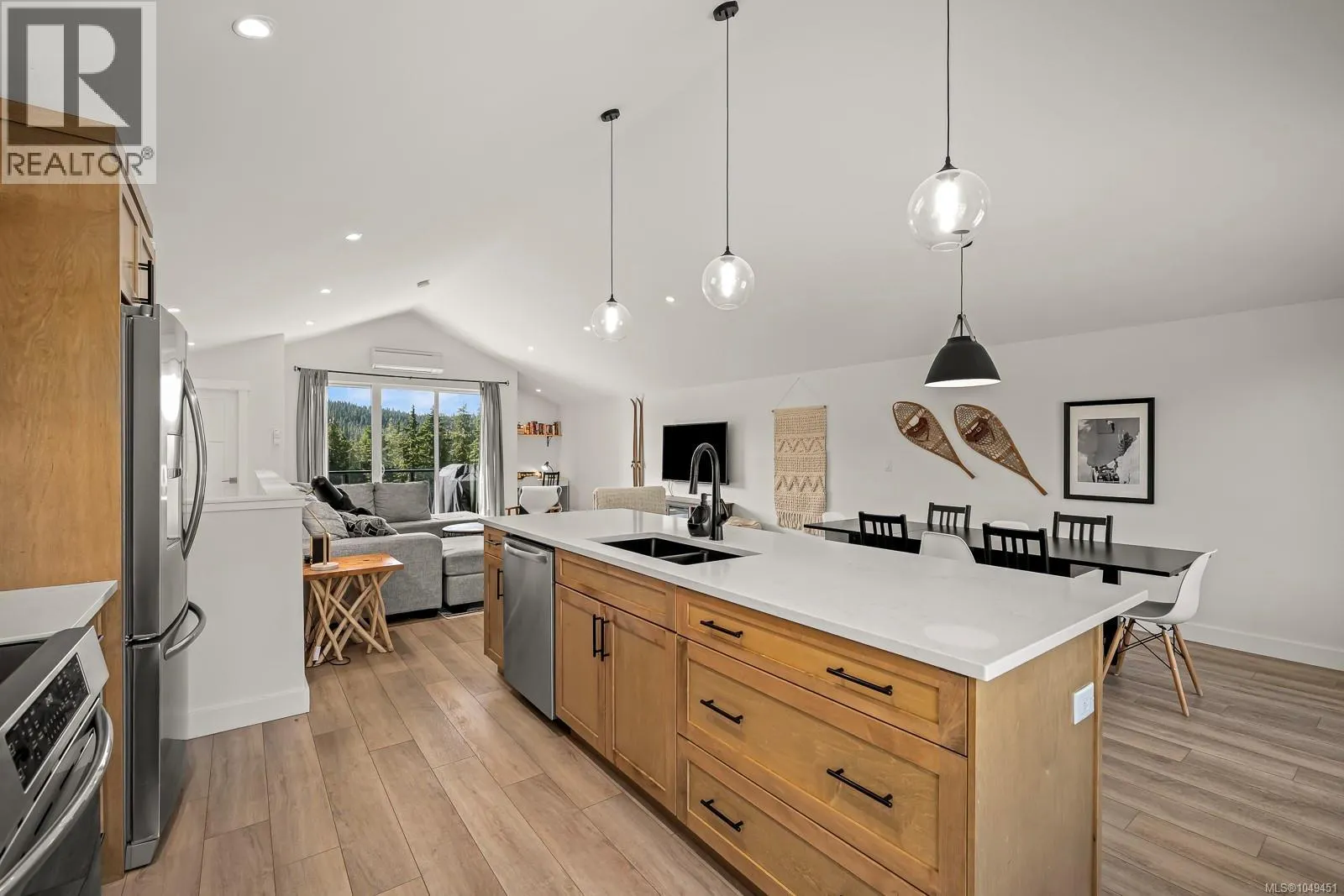 425 Arrowsmith Ridge