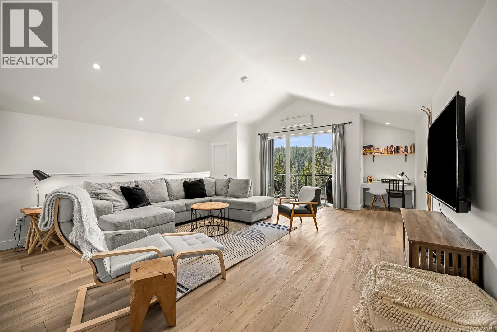 425 Arrowsmith Ridge