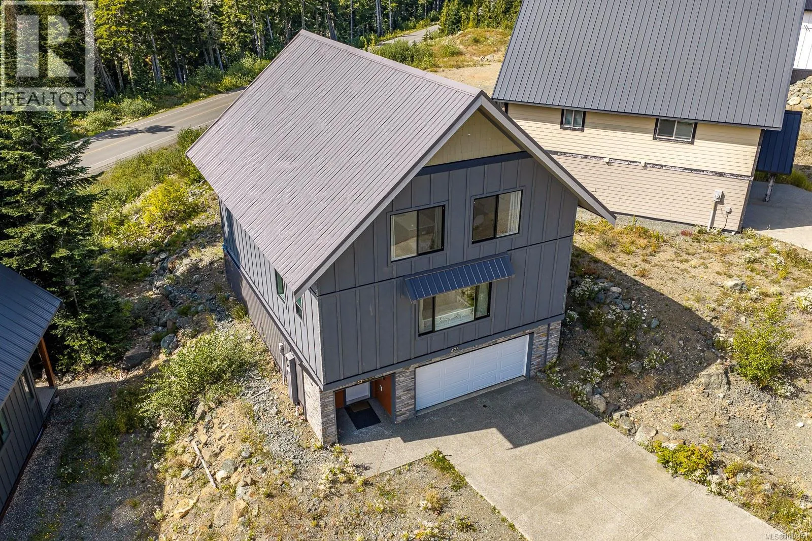 425 Arrowsmith Ridge
