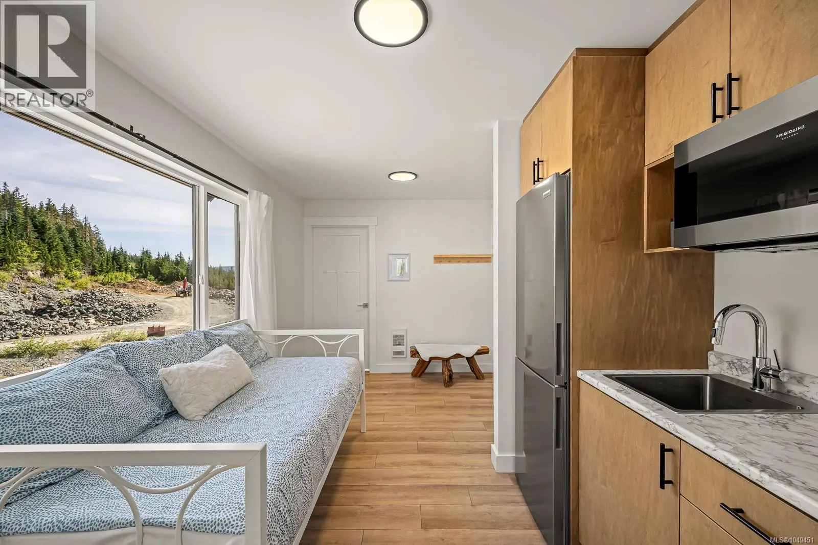 425 Arrowsmith Ridge