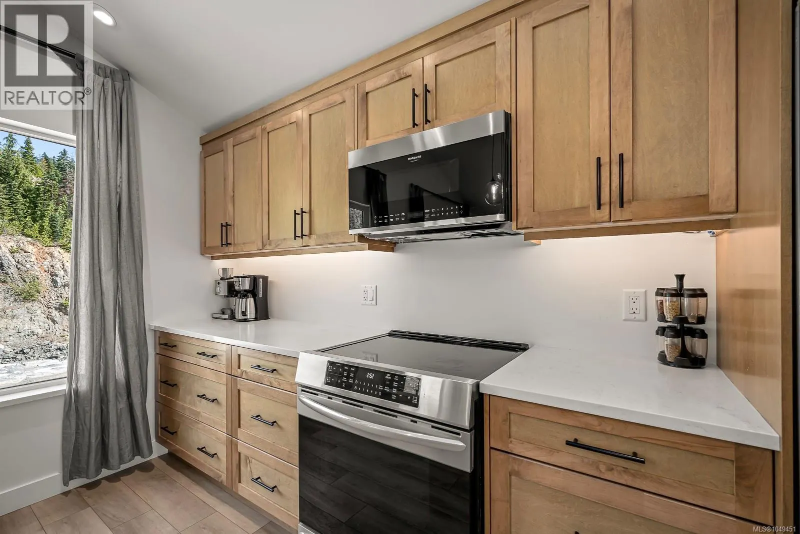 425 Arrowsmith Ridge