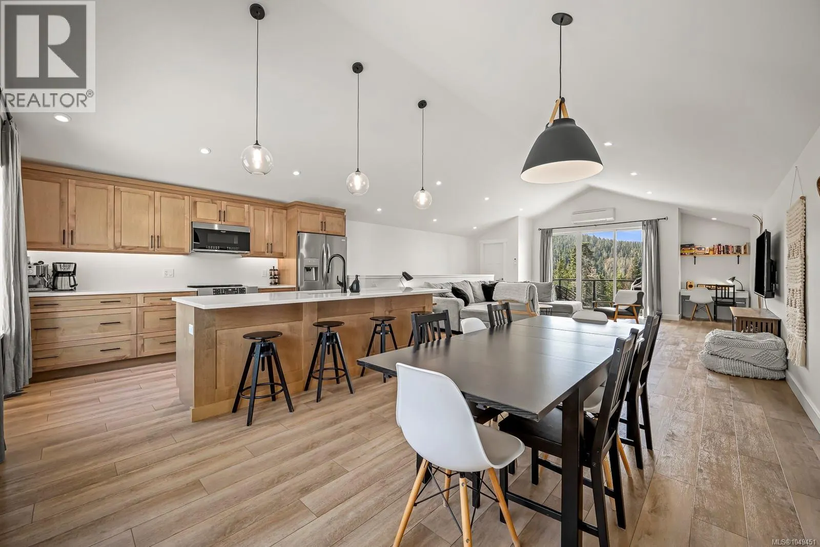 425 Arrowsmith Ridge