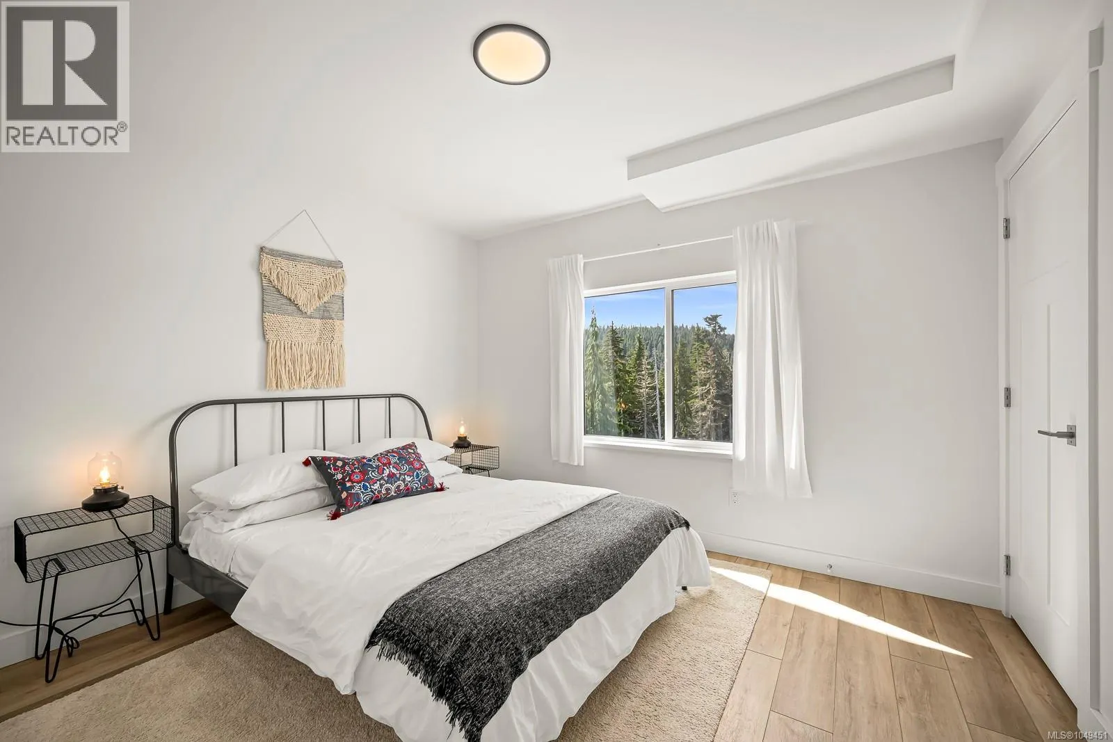 425 Arrowsmith Ridge