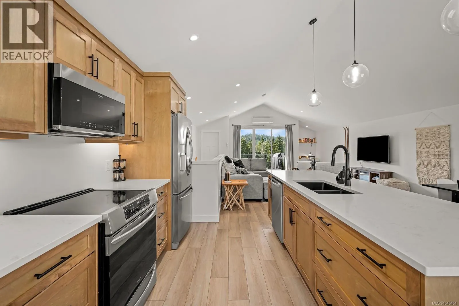 425 Arrowsmith Ridge