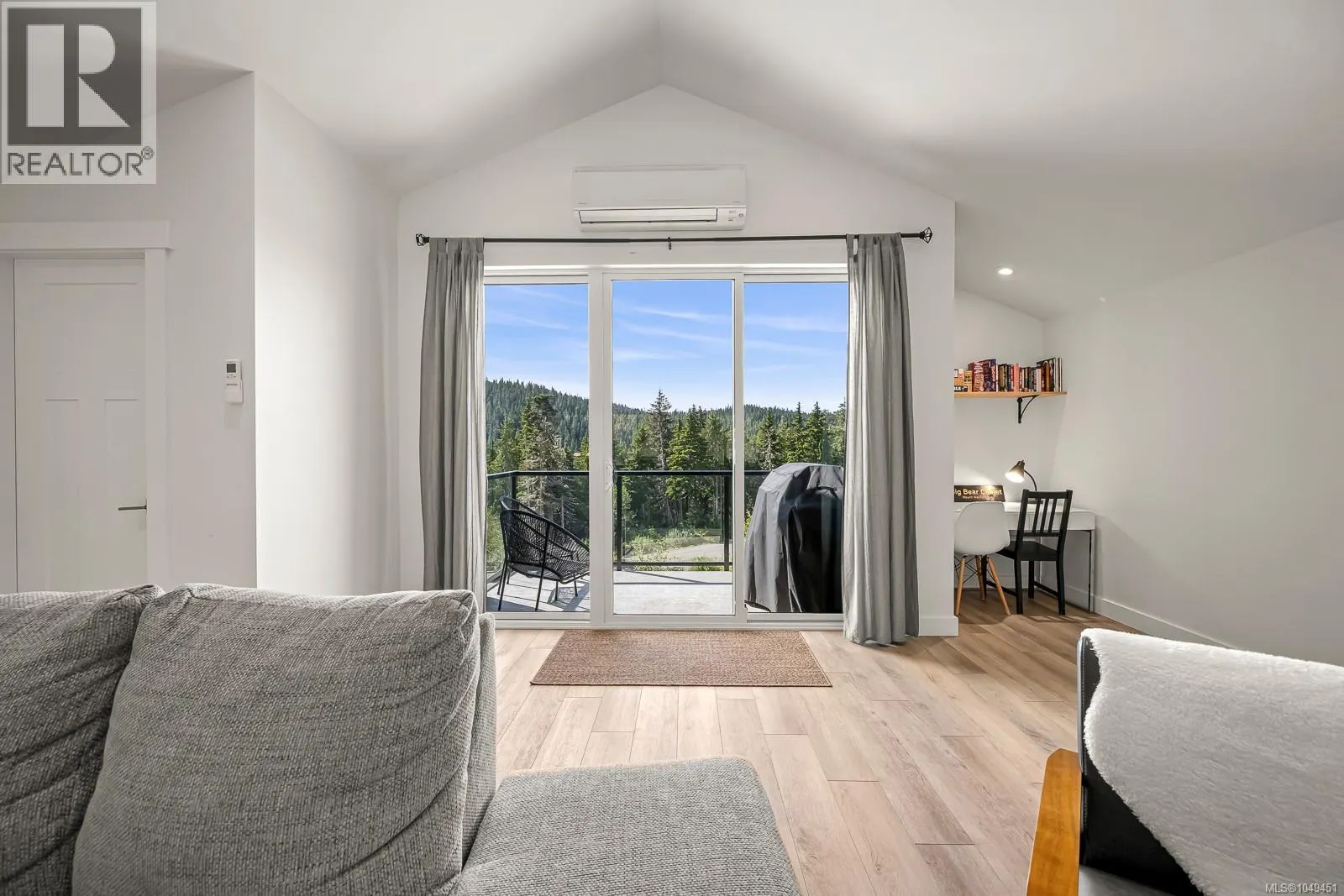 425 Arrowsmith Ridge