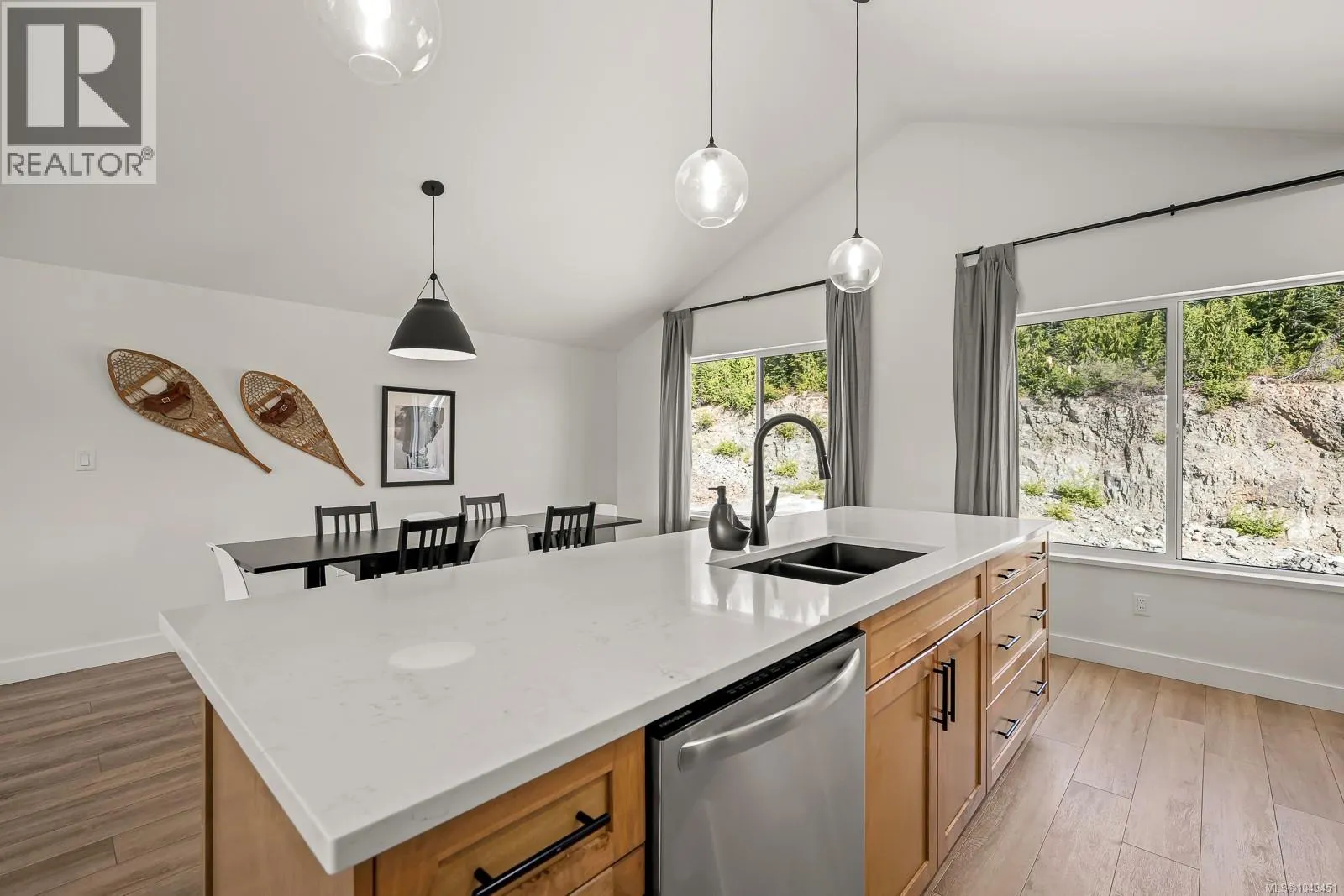 425 Arrowsmith Ridge