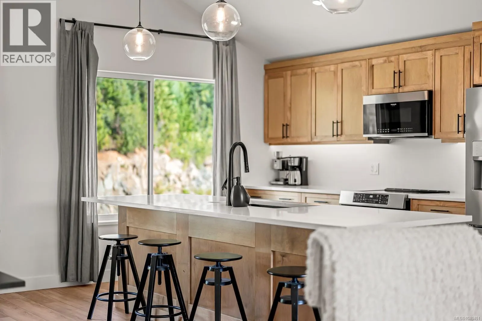 425 Arrowsmith Ridge