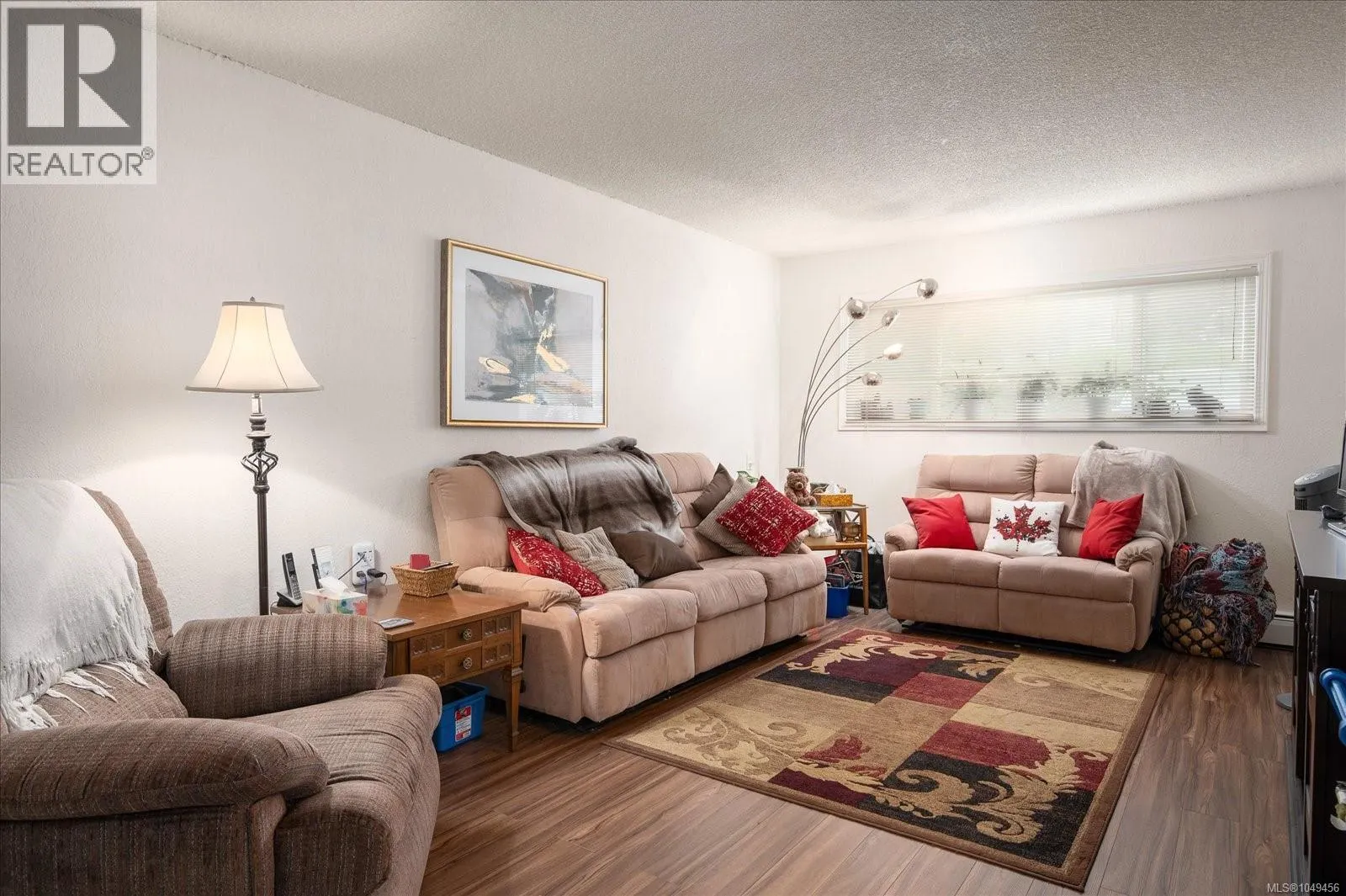 112 218 Bayview Ave
