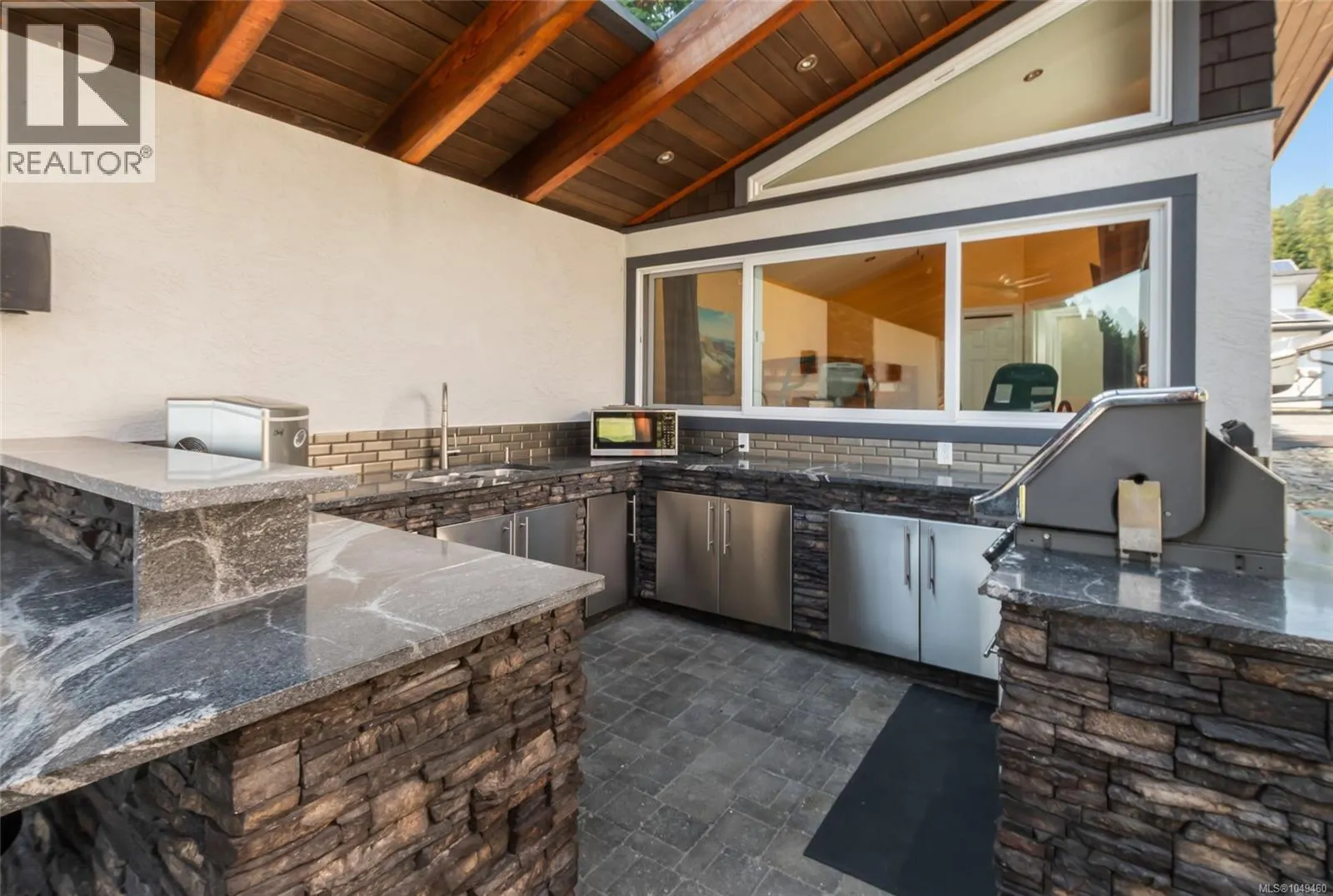 4718/4720 Shell Beach Rd