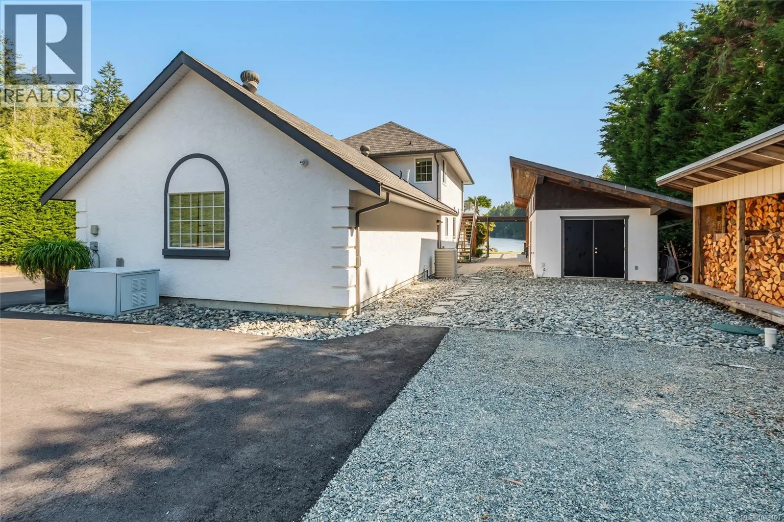 4718/4720 Shell Beach Rd