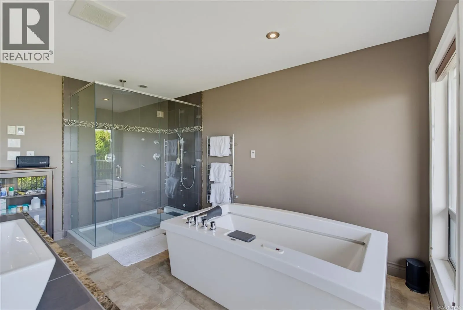 8798 Forest Park Dr