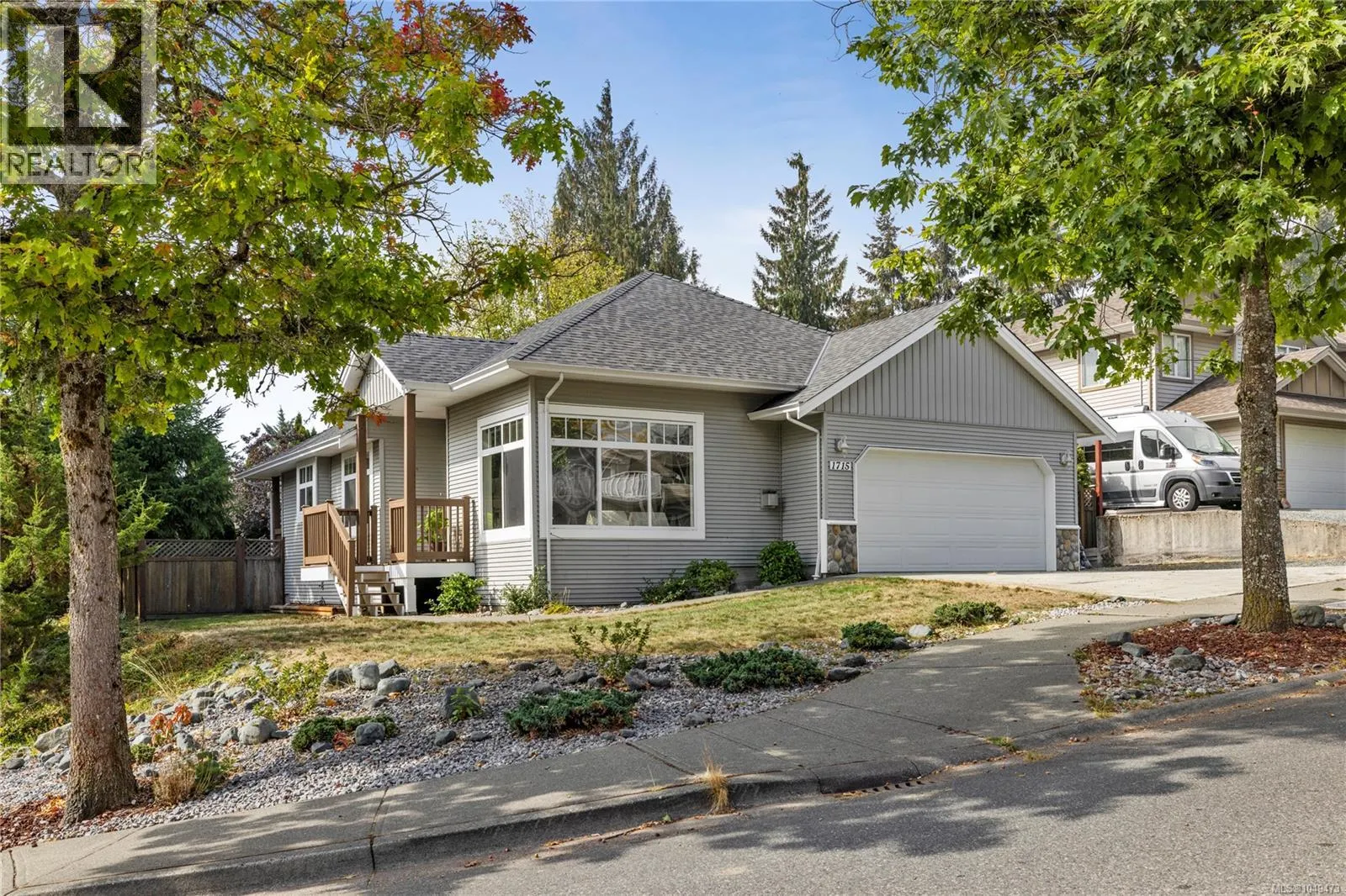 1715 Country Hills Dr
