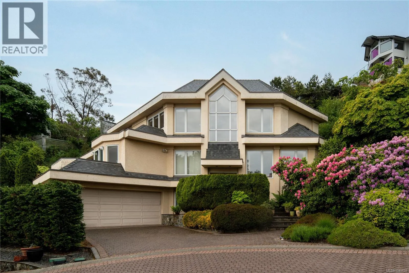 335 King George Terr