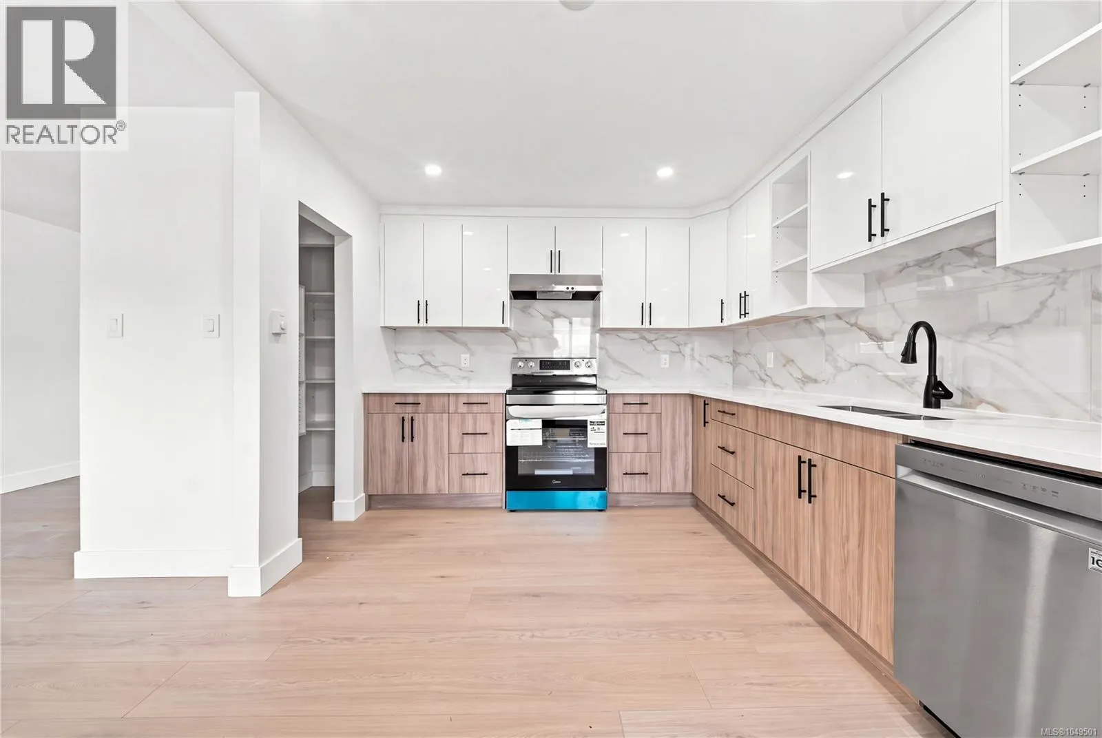 3538 Foxglove Rd
